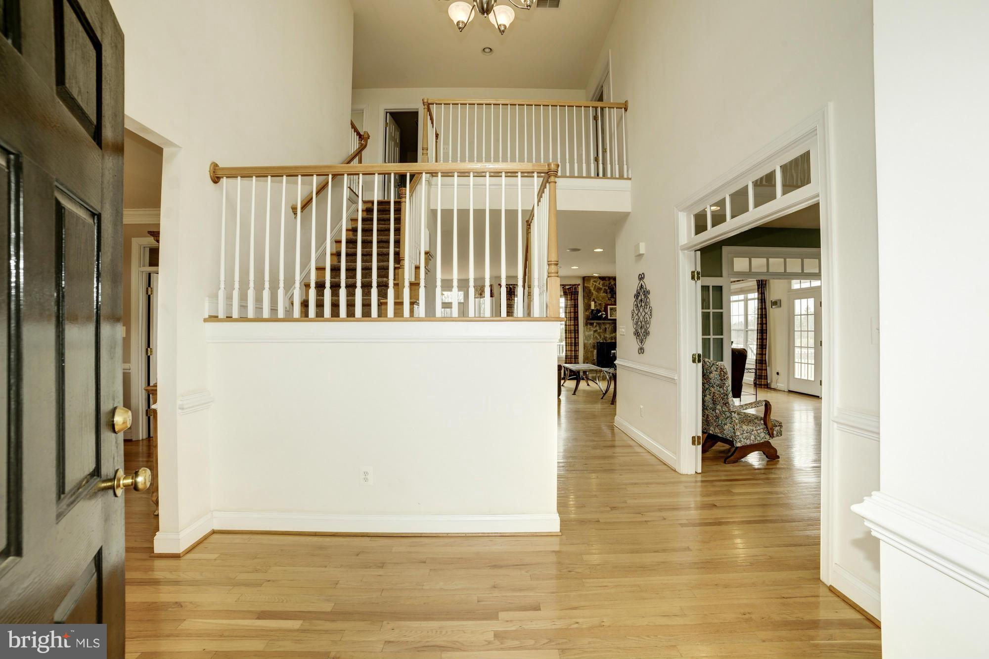 18930 Shelburne Glebe Road Leesburg, VA 20175 - Photo 3 of 30 Large Foyer