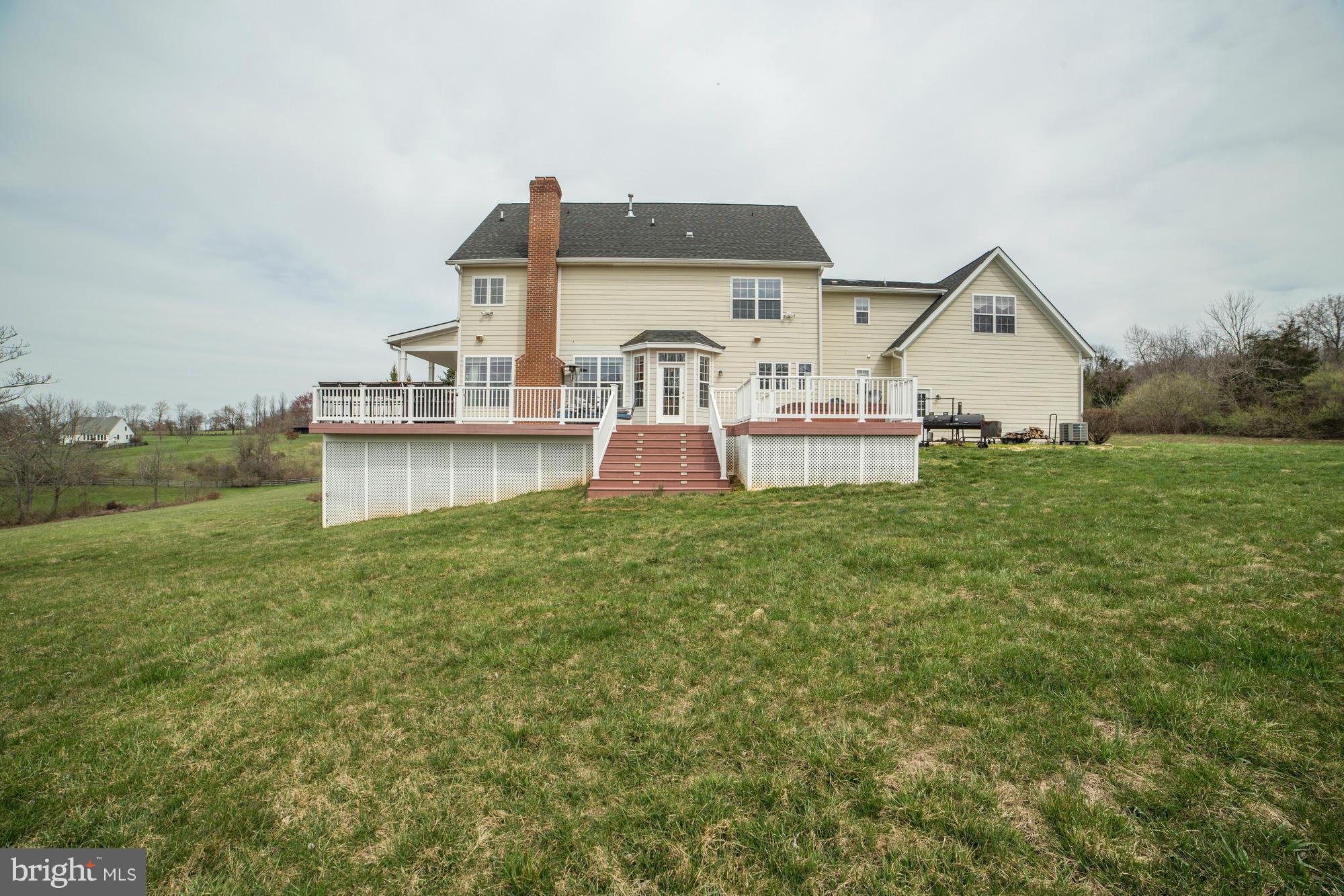 18930 Shelburne Glebe Road Leesburg, VA 20175 - Photo 28 of 30 Exterior (Rear)