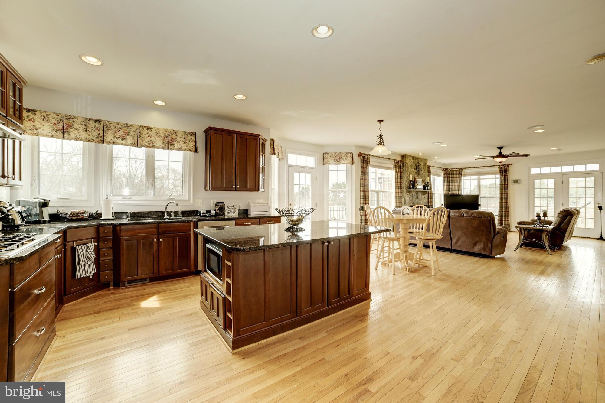 18930 Shelburne Glebe Road Leesburg, VA 20175 - Photo 4 of 30 Kitchen