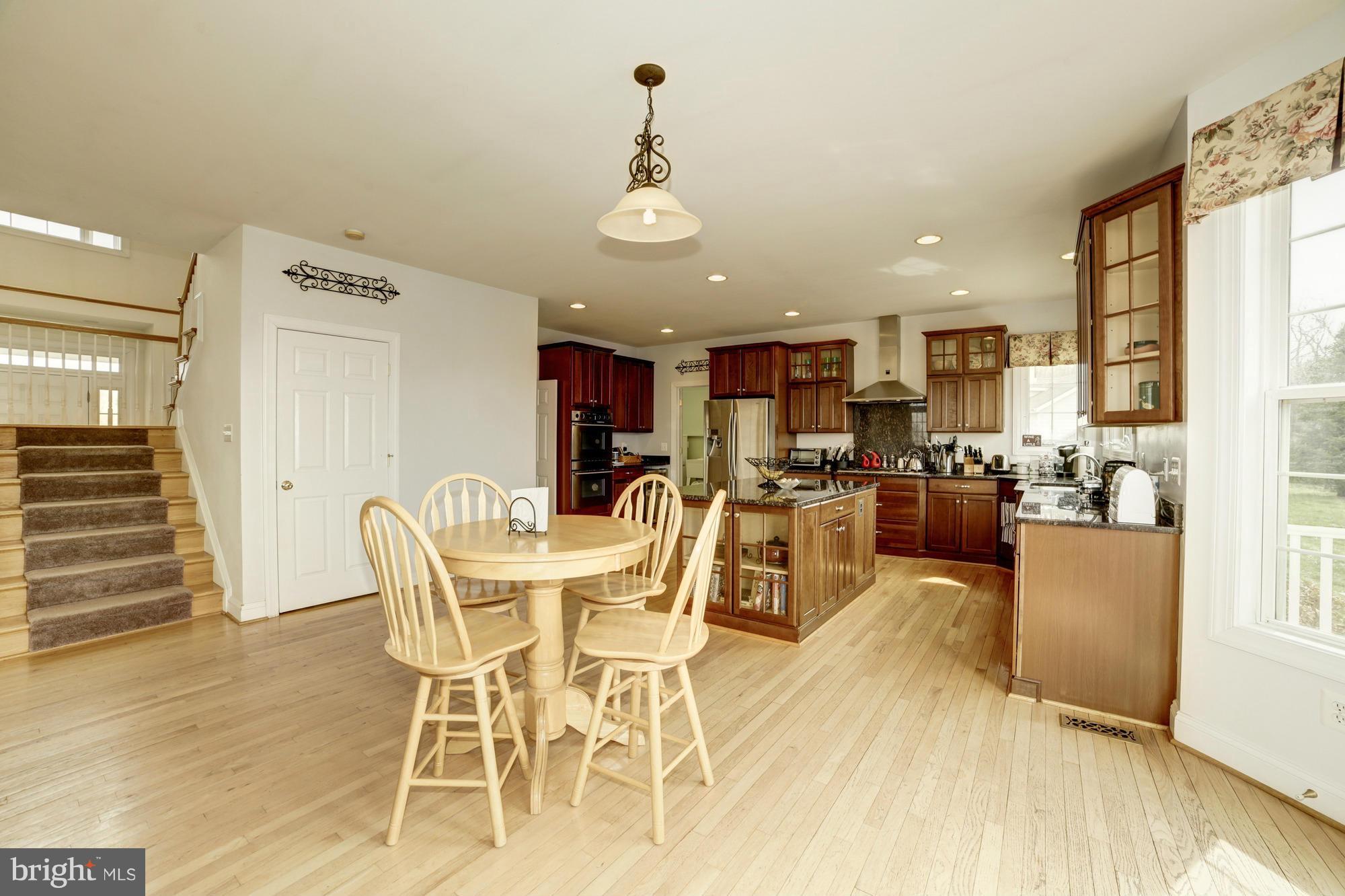 18930 Shelburne Glebe Road Leesburg, VA 20175 - Photo 5 of 30 Kitchen Breakfast Area