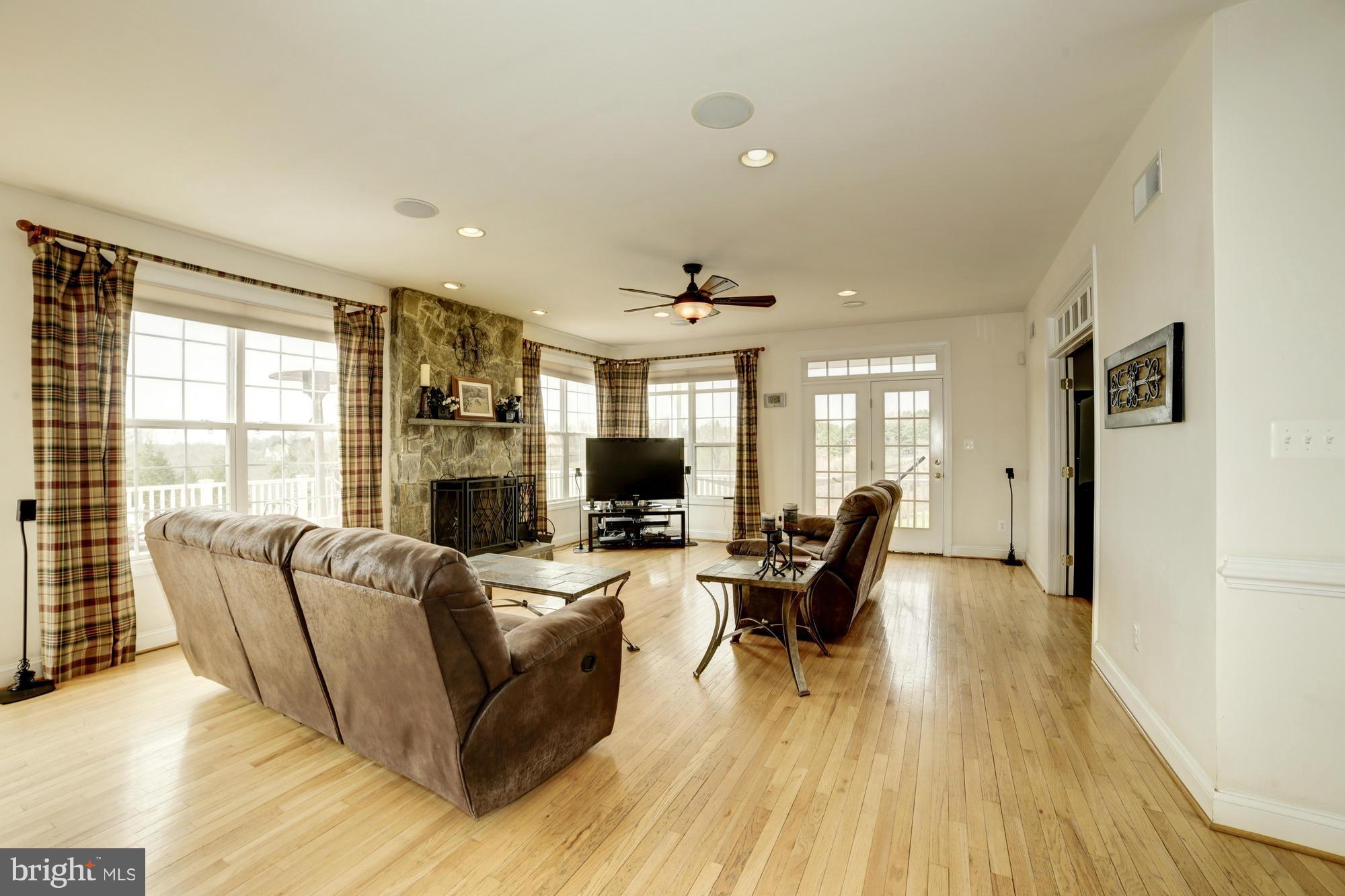 18930 Shelburne Glebe Road Leesburg, VA 20175 - Photo 7 of 30 Family Room