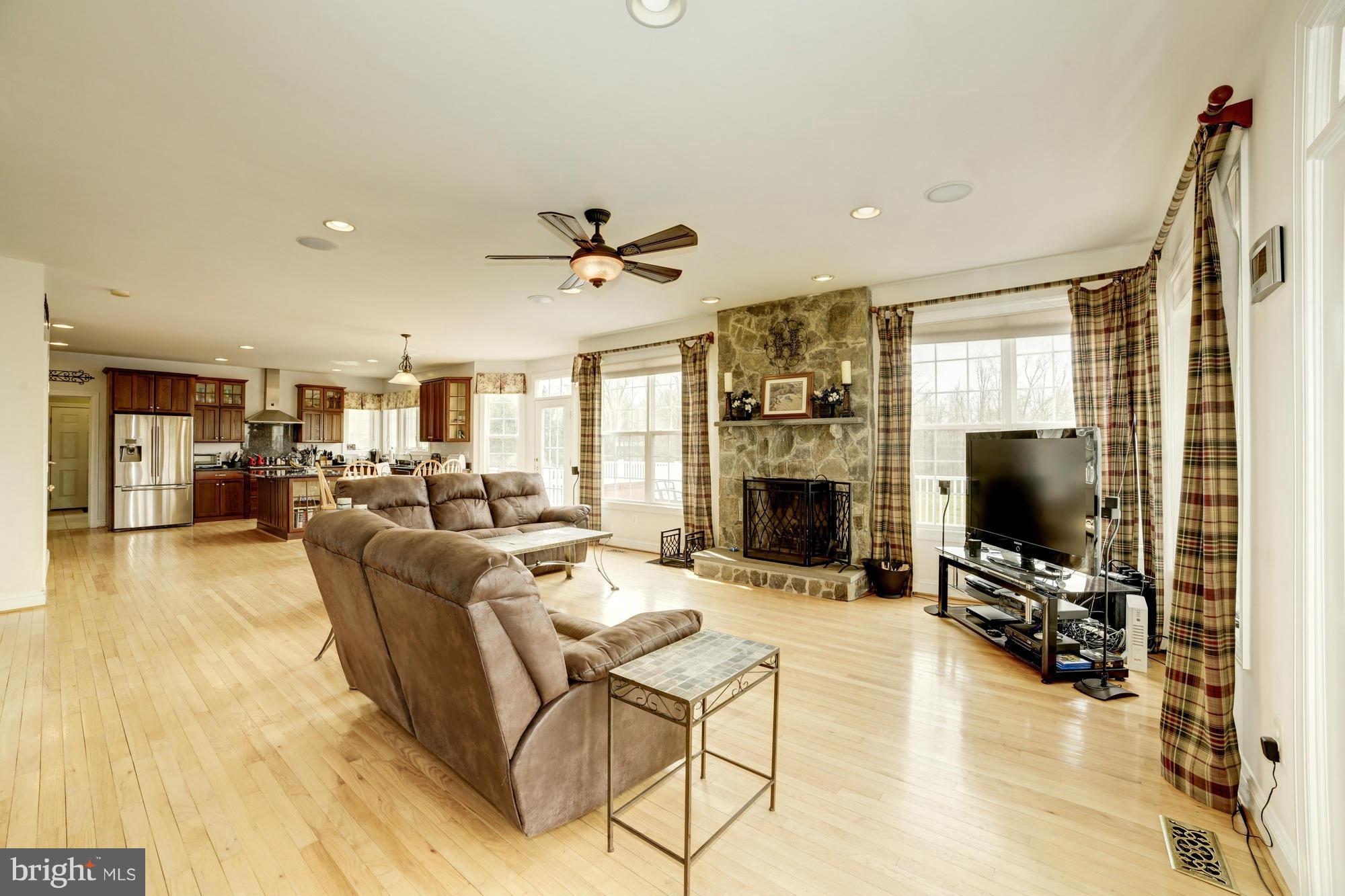 18930 Shelburne Glebe Road Leesburg, VA 20175 - Photo 8 of 30 Family Room