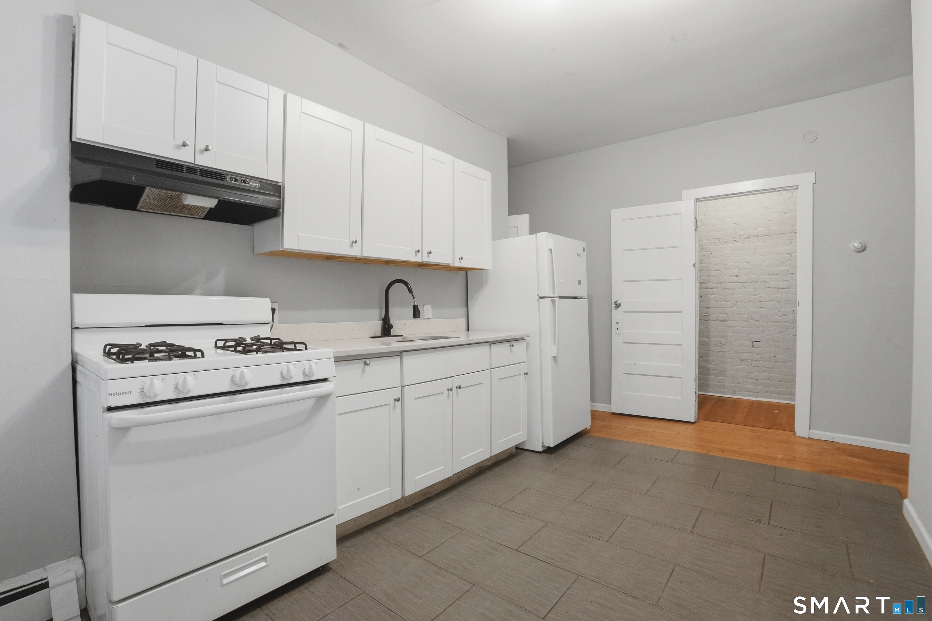 584 Kossuth Street Bridgeport, CT 06608 - Photo 11 of 34 Unit 1