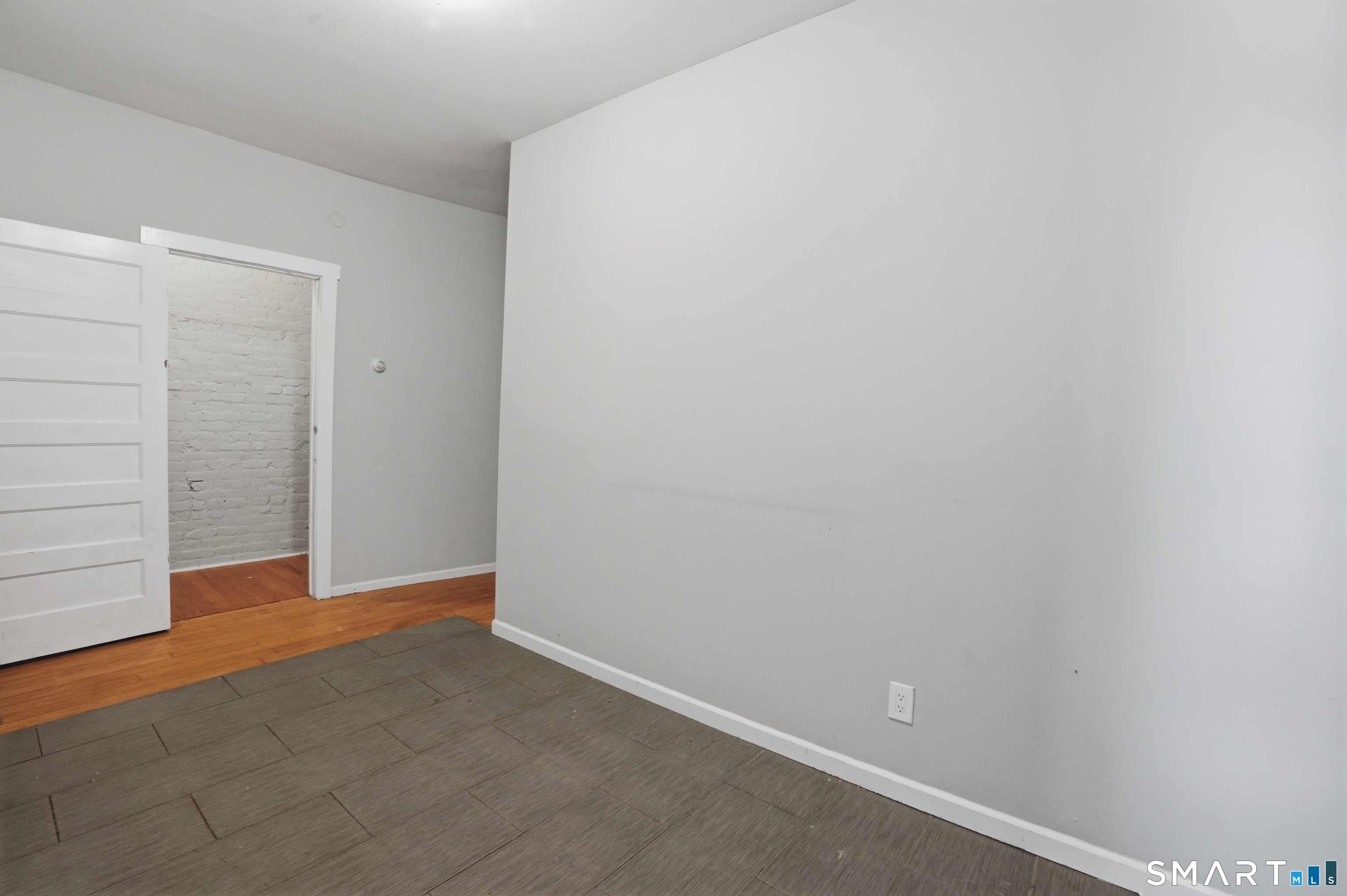 584 Kossuth Street Bridgeport, CT 06608 - Photo 12 of 34 Unit 1