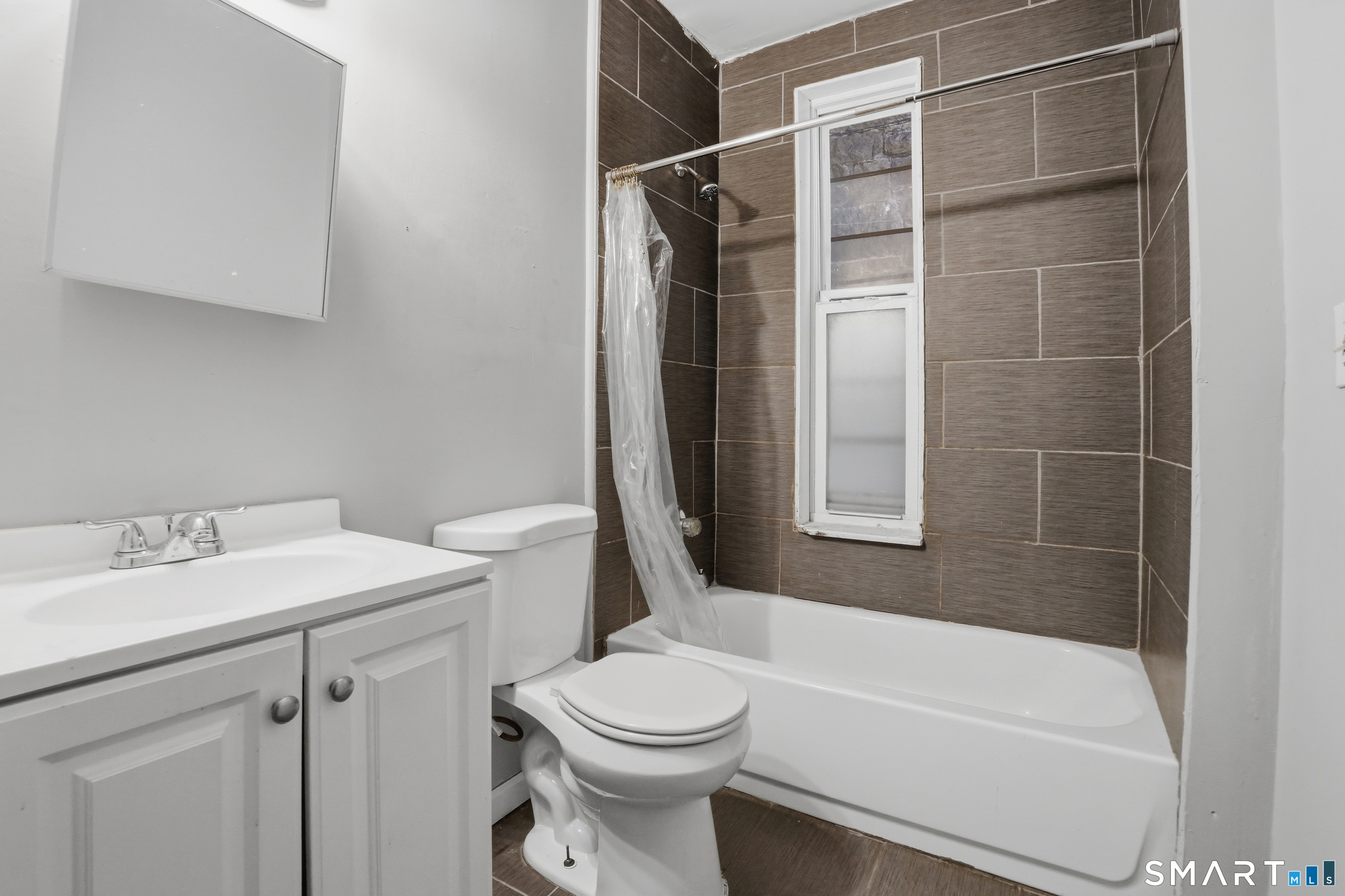 584 Kossuth Street Bridgeport, CT 06608 - Photo 13 of 34 Unit 1