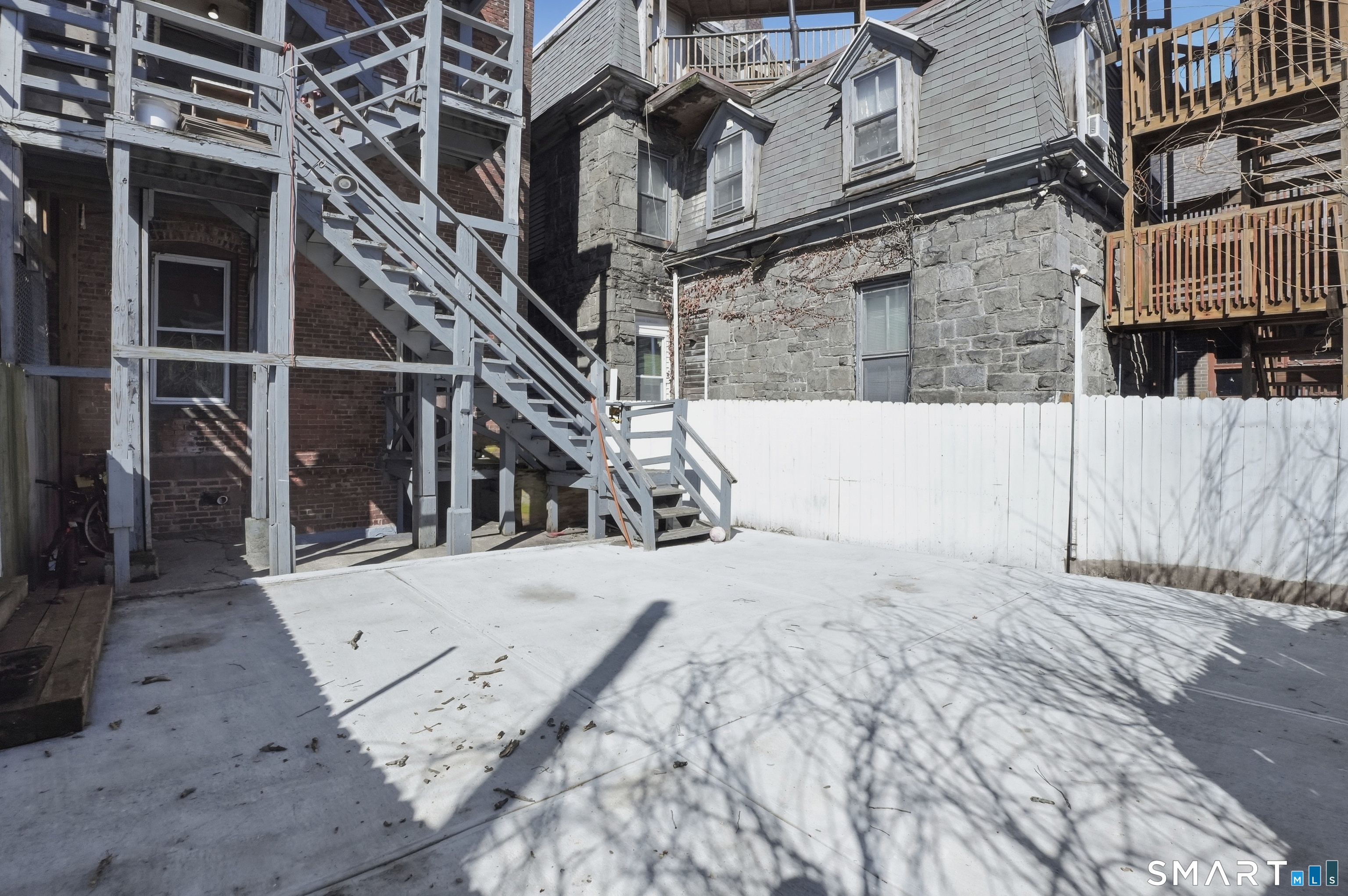 584 Kossuth Street Bridgeport, CT 06608 - Photo 26 of 34
