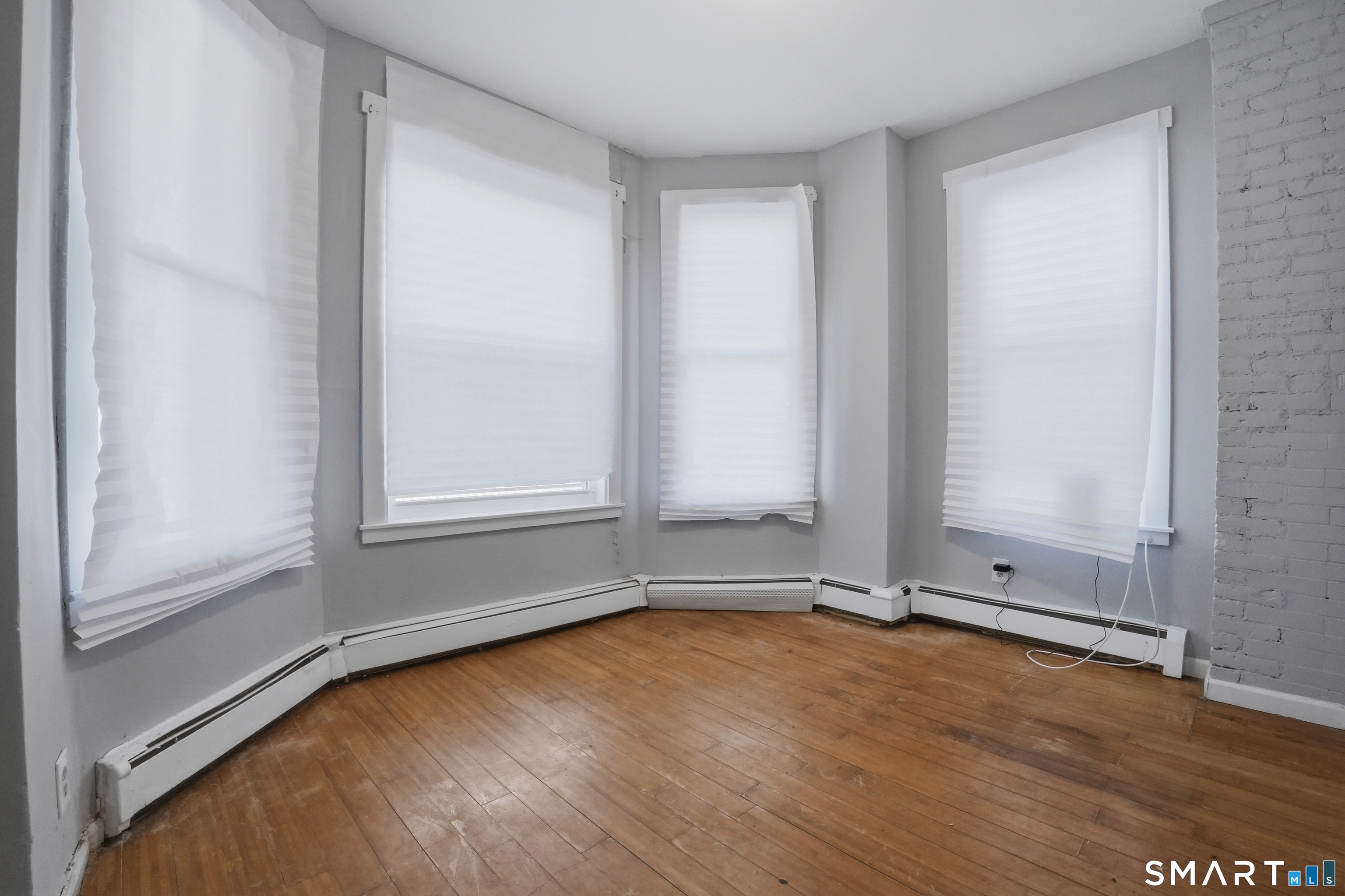 584 Kossuth Street Bridgeport, CT 06608 - Photo 4 of 34 Unit 1