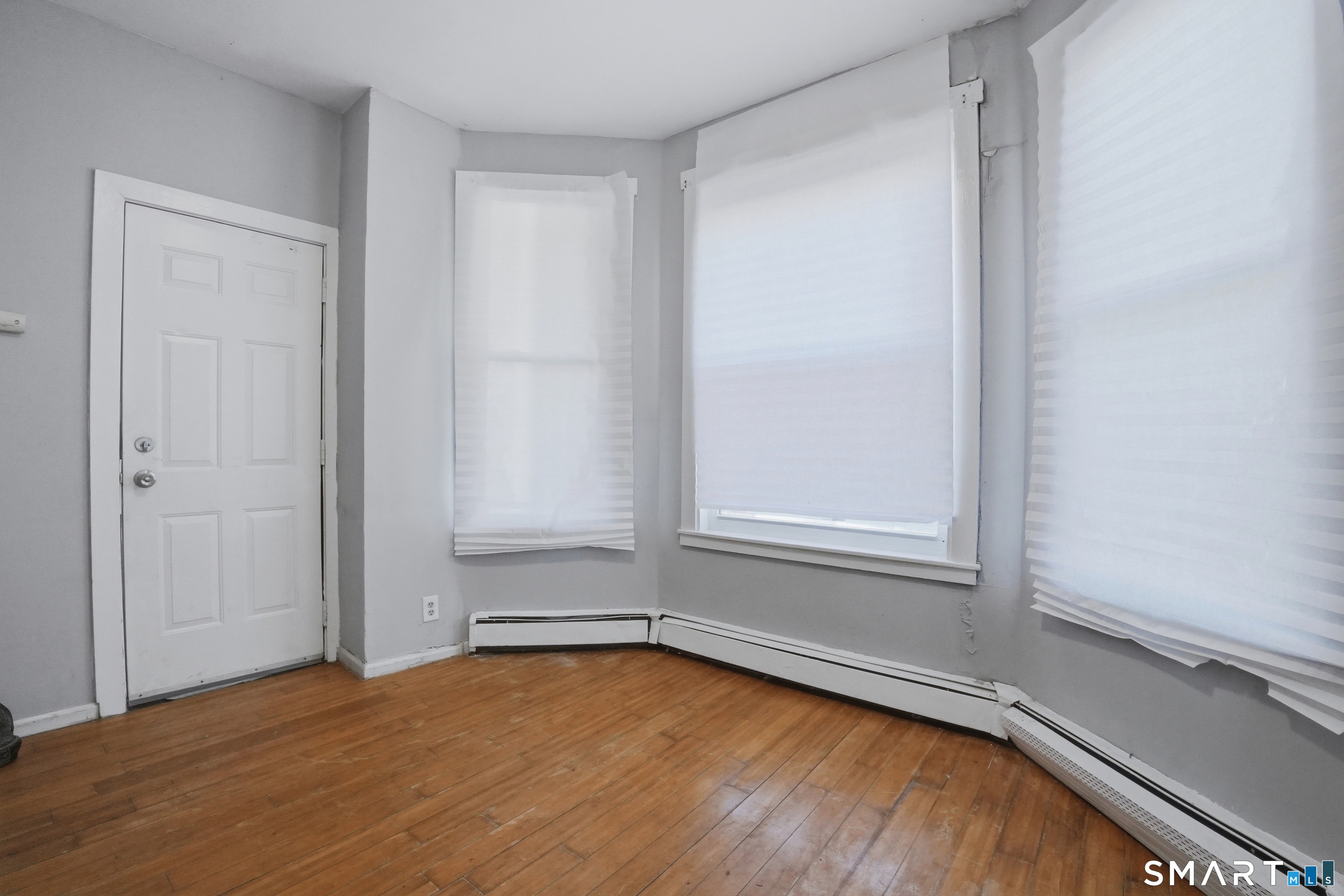 584 Kossuth Street Bridgeport, CT 06608 - Photo 5 of 34 Unit 1