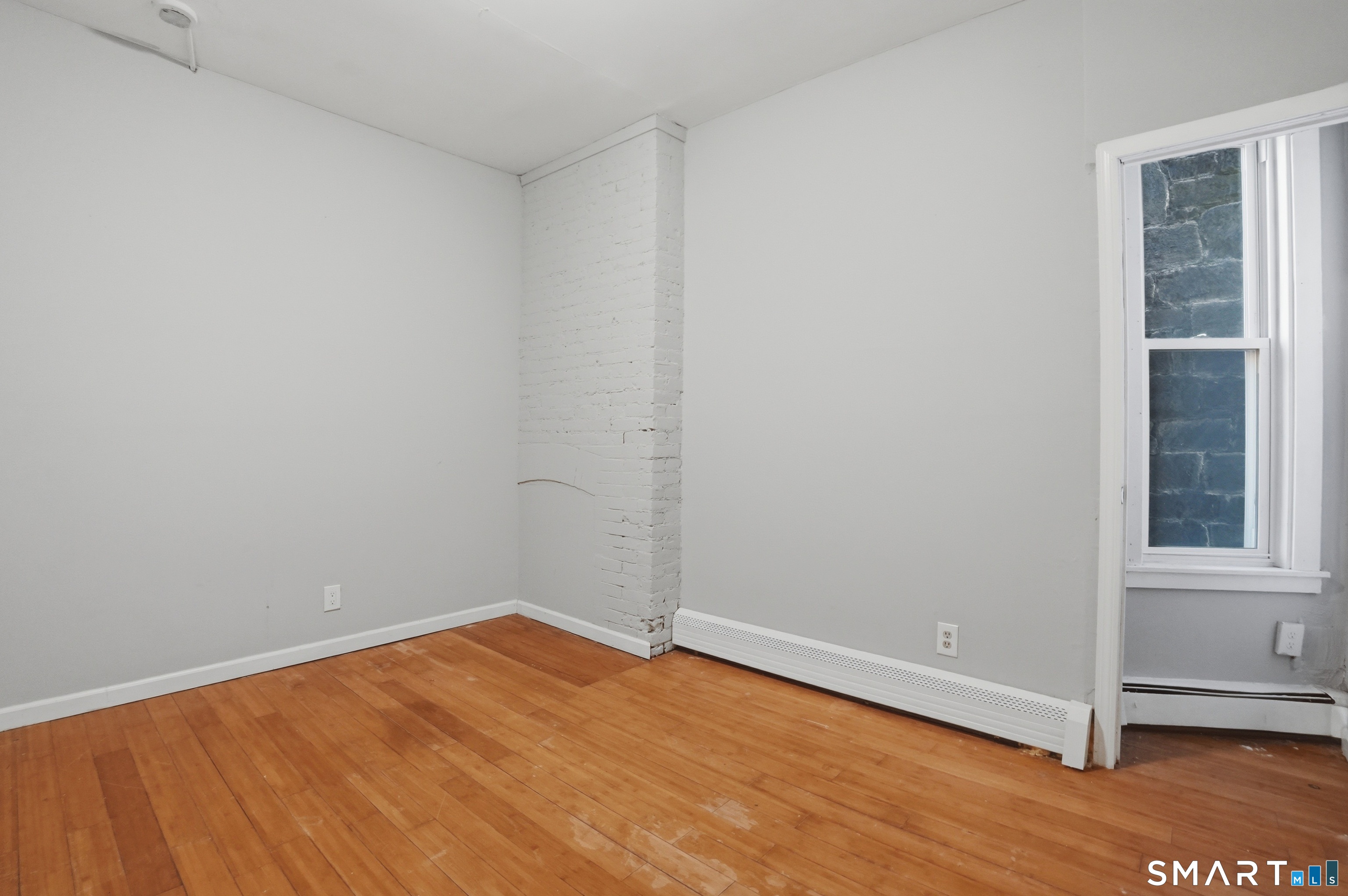 584 Kossuth Street Bridgeport, CT 06608 - Photo 7 of 34 Unit 1