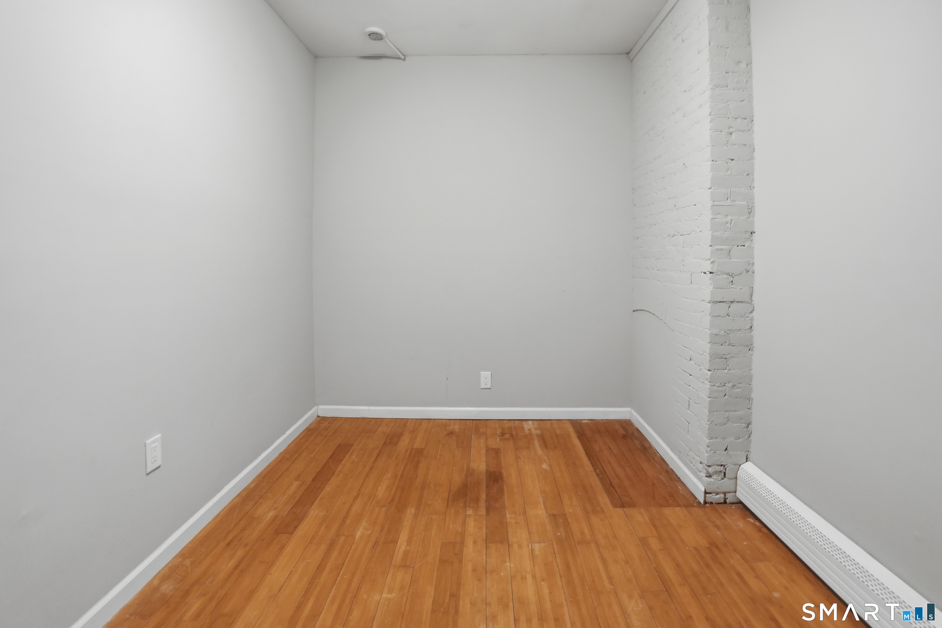 584 Kossuth Street Bridgeport, CT 06608 - Photo 9 of 34 Unit 1
