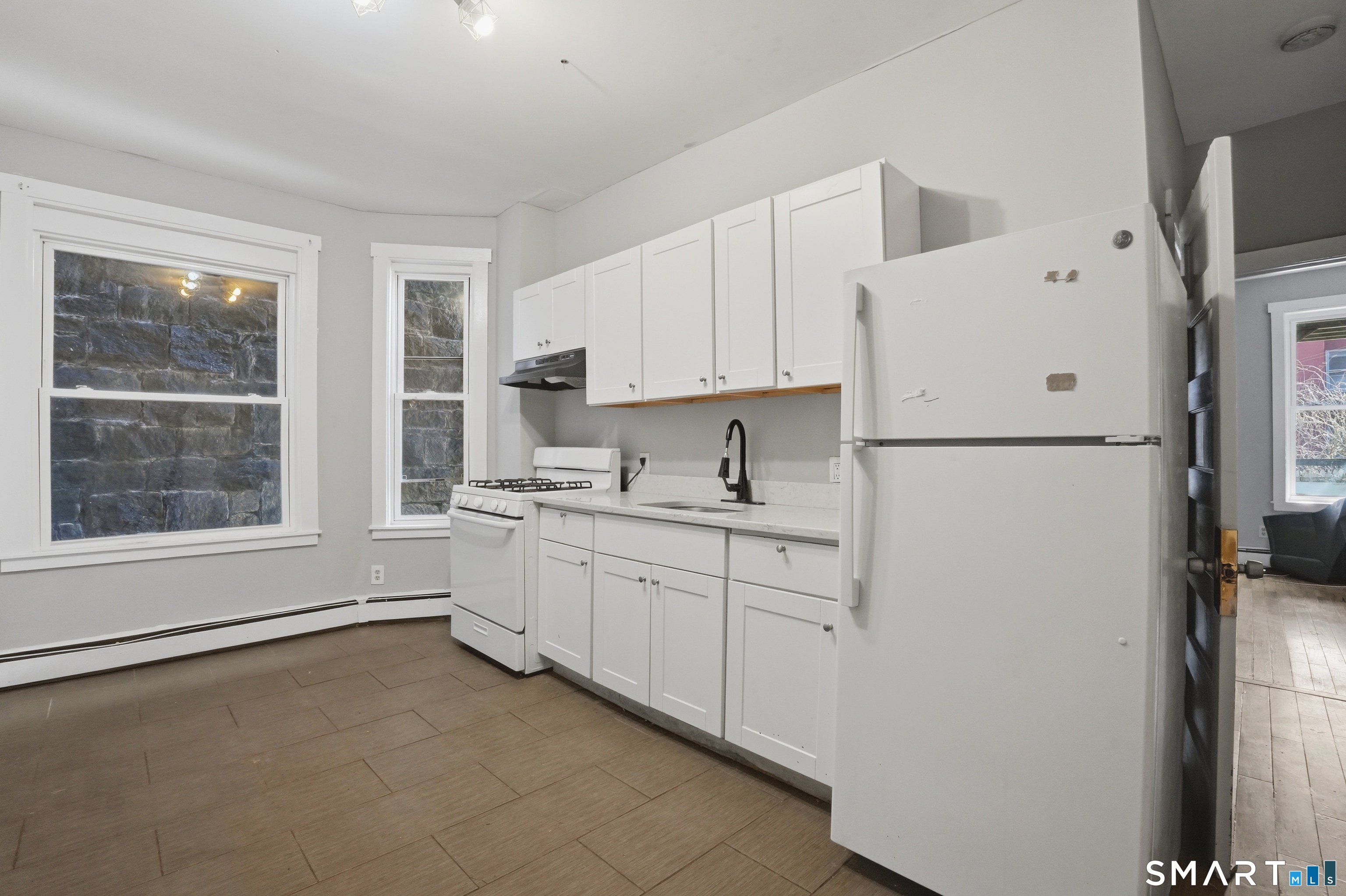584 Kossuth Street Bridgeport, CT 06608 - Photo 10 of 34 Unit 1