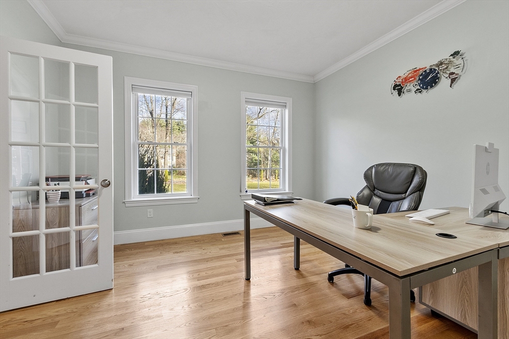 27 Spring Road Westborough, MA 01581 - Photo 4 of 41
