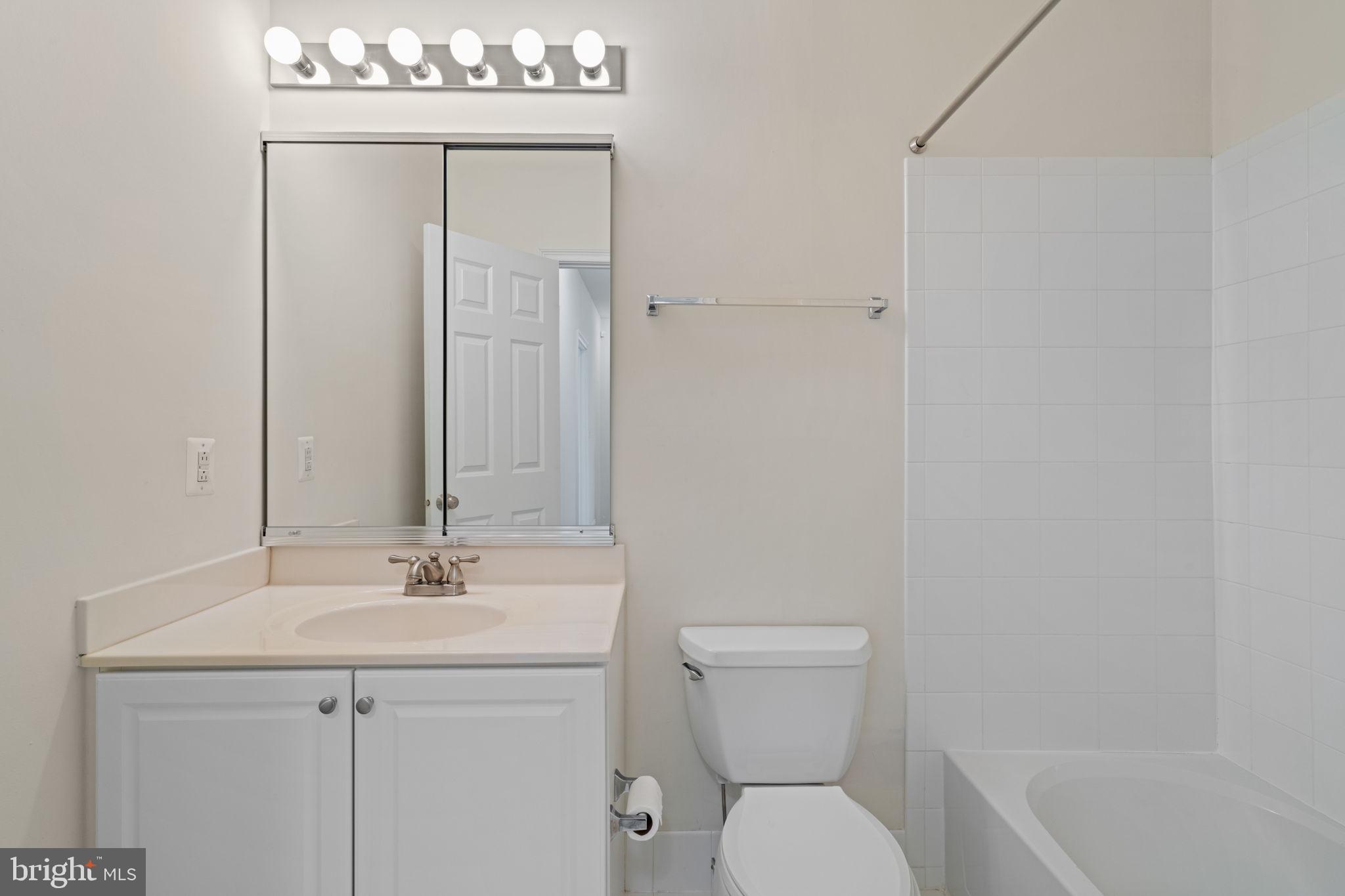 108 Captains Way Philadelphia, PA 19146 - Photo 39 of 59