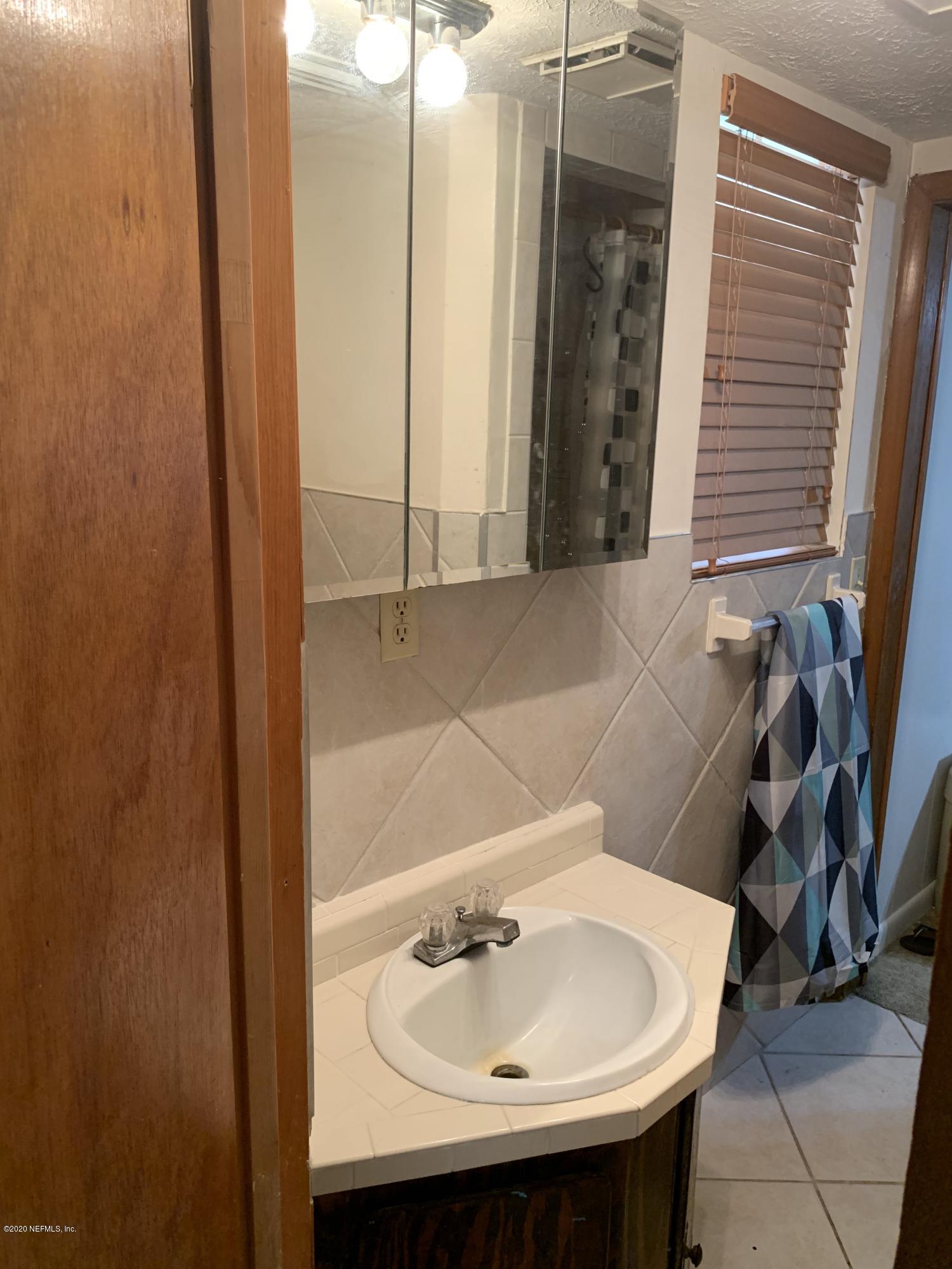 11105 Duval Road Jacksonville, FL 32218 - Photo 12 of 18 Bathroom 1
