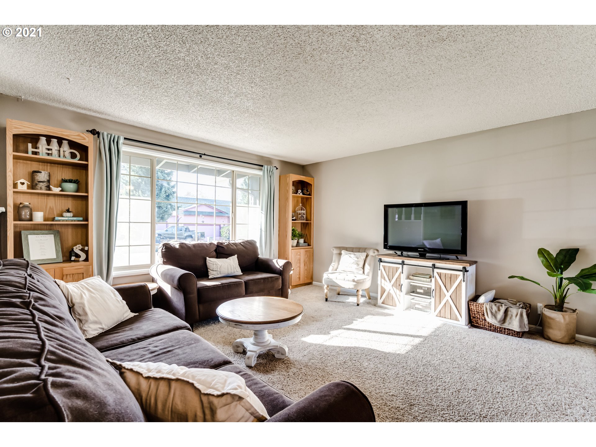 2488 37th Street Springfield, OR 97477 - Photo 6 of 32 a living room with furniture and a flat screen tv