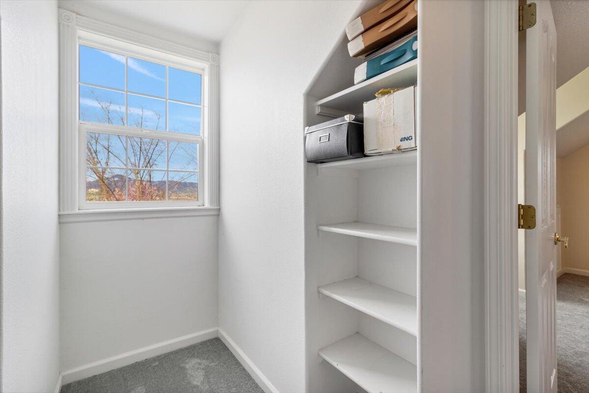 811 Carpenter Hill Road Medford, OR 97501 - Photo 34 of 53 3rd BR Upstairs Walk-in Closet
