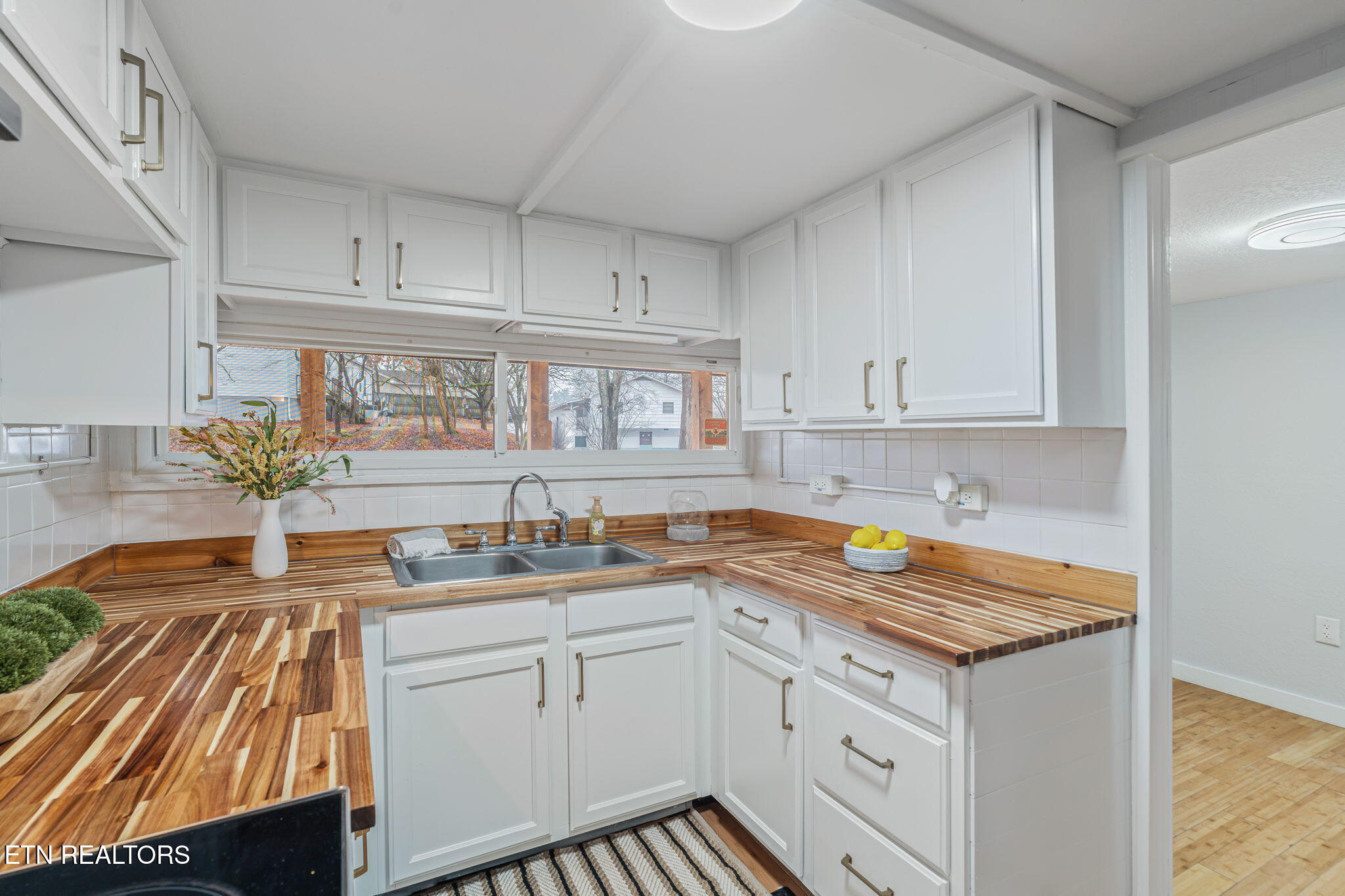 100 Wellington Circle Oak Ridge, TN 37830 - Photo 11 of 35 15-web-or-mls-100 Wellington Cirlce-16