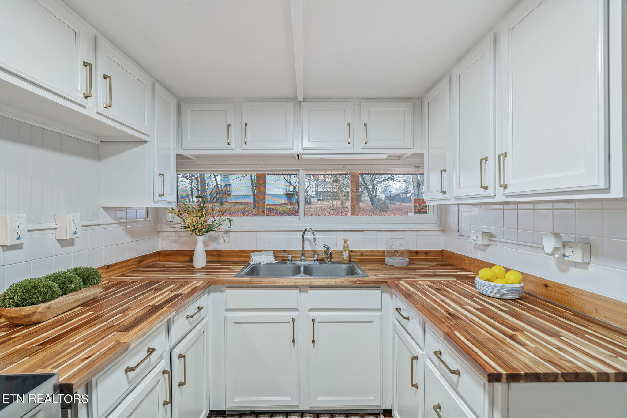 100 Wellington Circle Oak Ridge, TN 37830 - Photo 12 of 35 16-web-or-mls-100 Wellington Cirlce-17