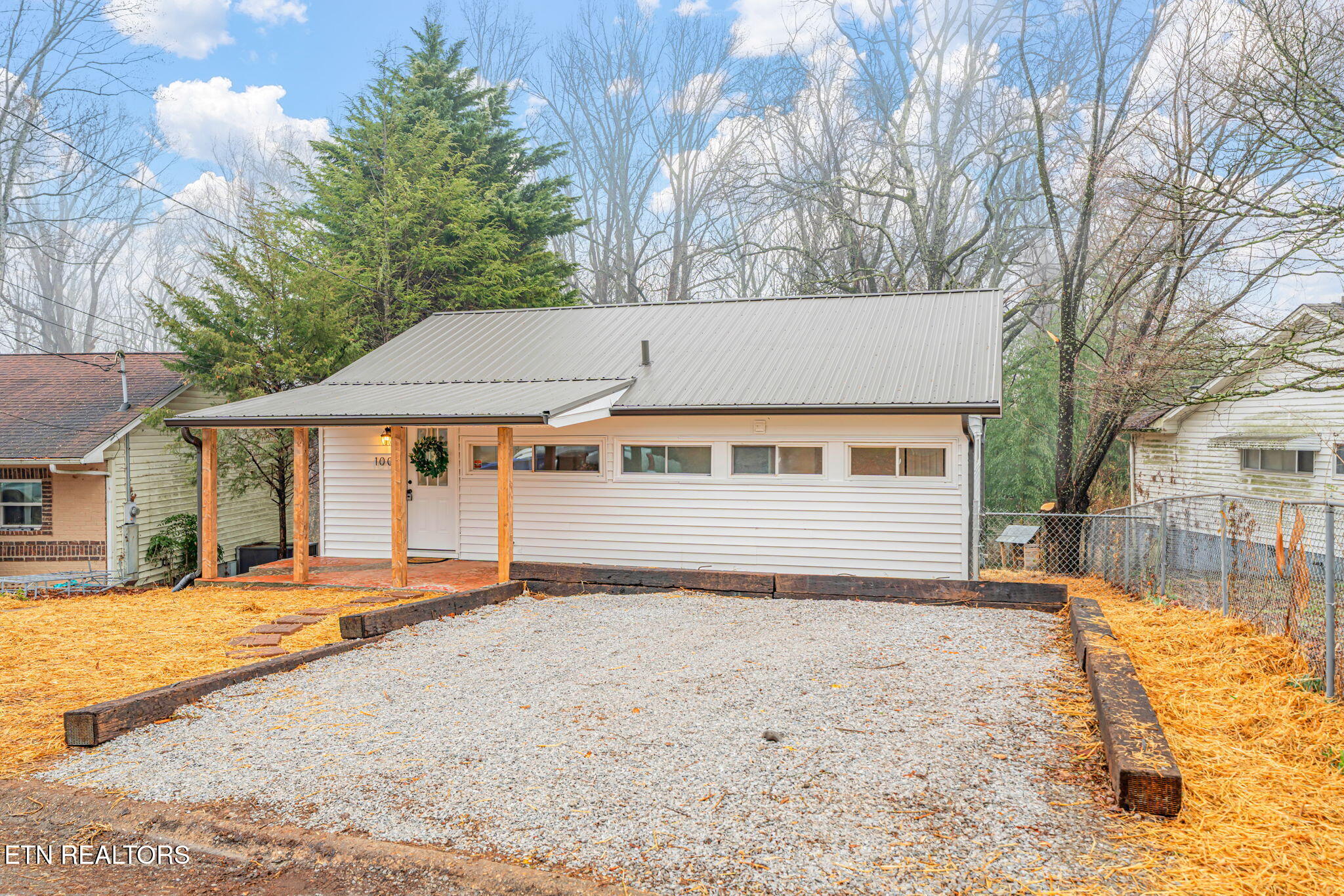 100 Wellington Circle Oak Ridge, TN 37830 - Photo 3 of 35 3-web-or-mls-100 Wellington Cirlce-4