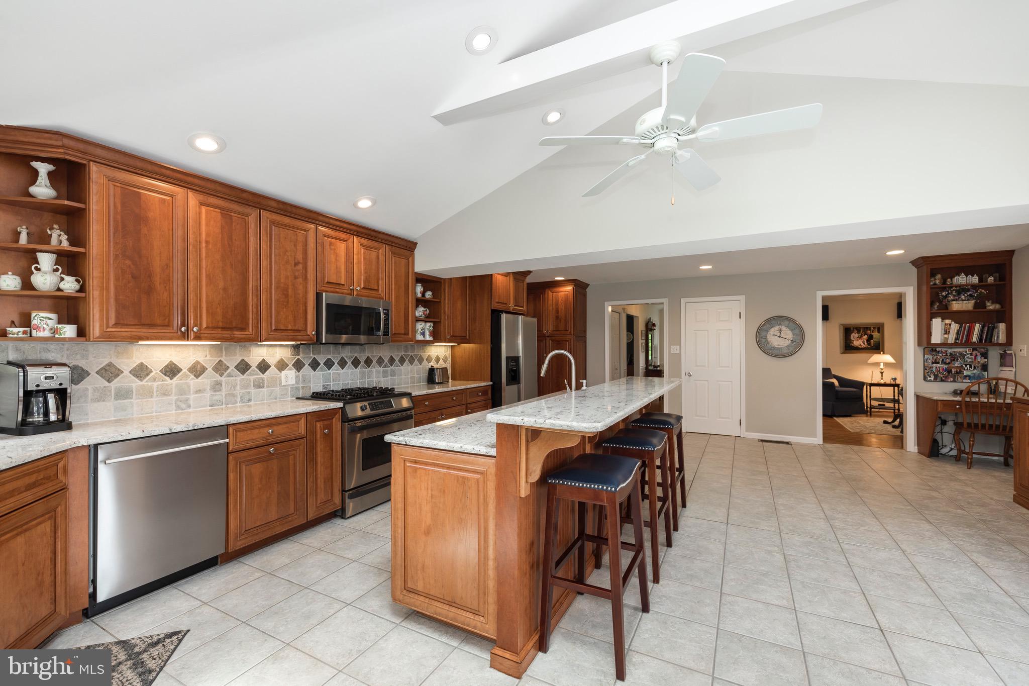 40 Ravine Road Malvern, PA 19355 - Photo 14 of 64 Kitchen w/Cathedral Ceiling, Marble Backsplash