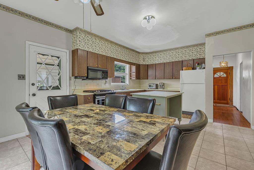 612 Adams Street Rochester, PA 15074 - Photo 22 of 25