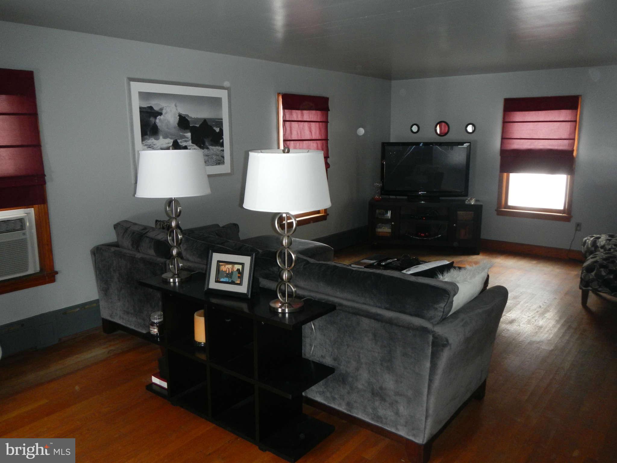 273 Roland Avenue Chambersburg, PA 17201 - Photo 3 of 20 Living Room
