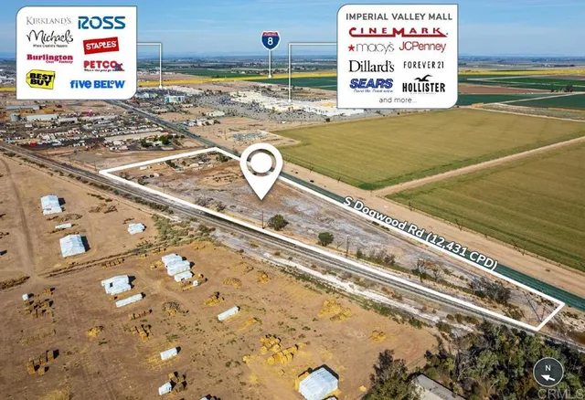 a view of a back yard