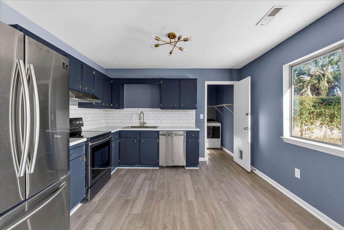 206 Tram Boulevard Summerville, SC 29486 - Photo 11 of 26 Updated Kitchen