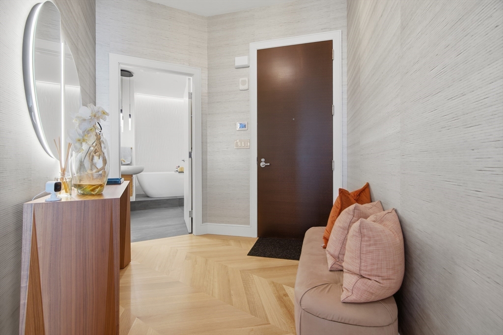 285 Columbus Avenue, Unit PH 805 Boston, MA 02116 - Photo 33 of 42 a living room with furniture and a mirror