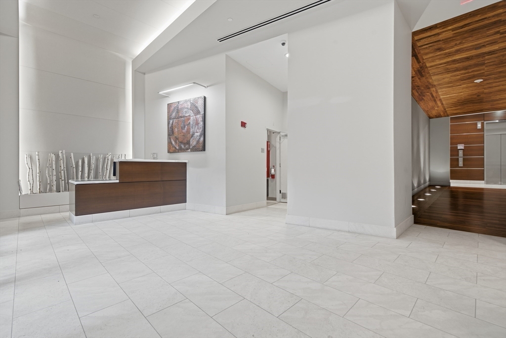 285 Columbus Avenue, Unit PH 805 Boston, MA 02116 - Photo 38 of 42 a view of a hallway with closet