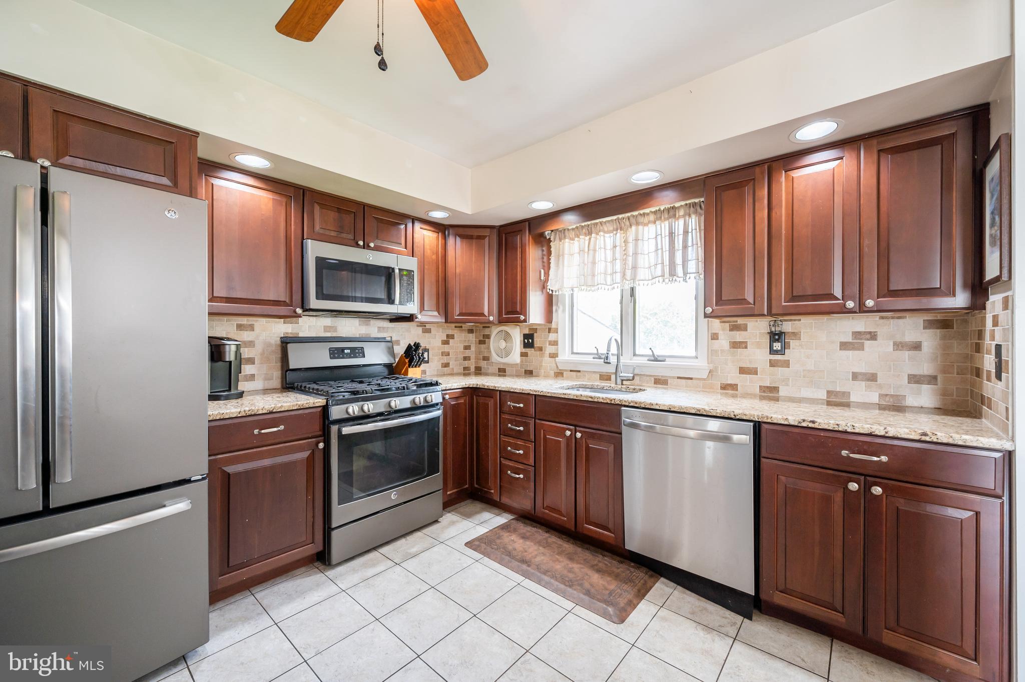 738 Longstreth Road Warminster, PA 18974 - Photo 11 of 30