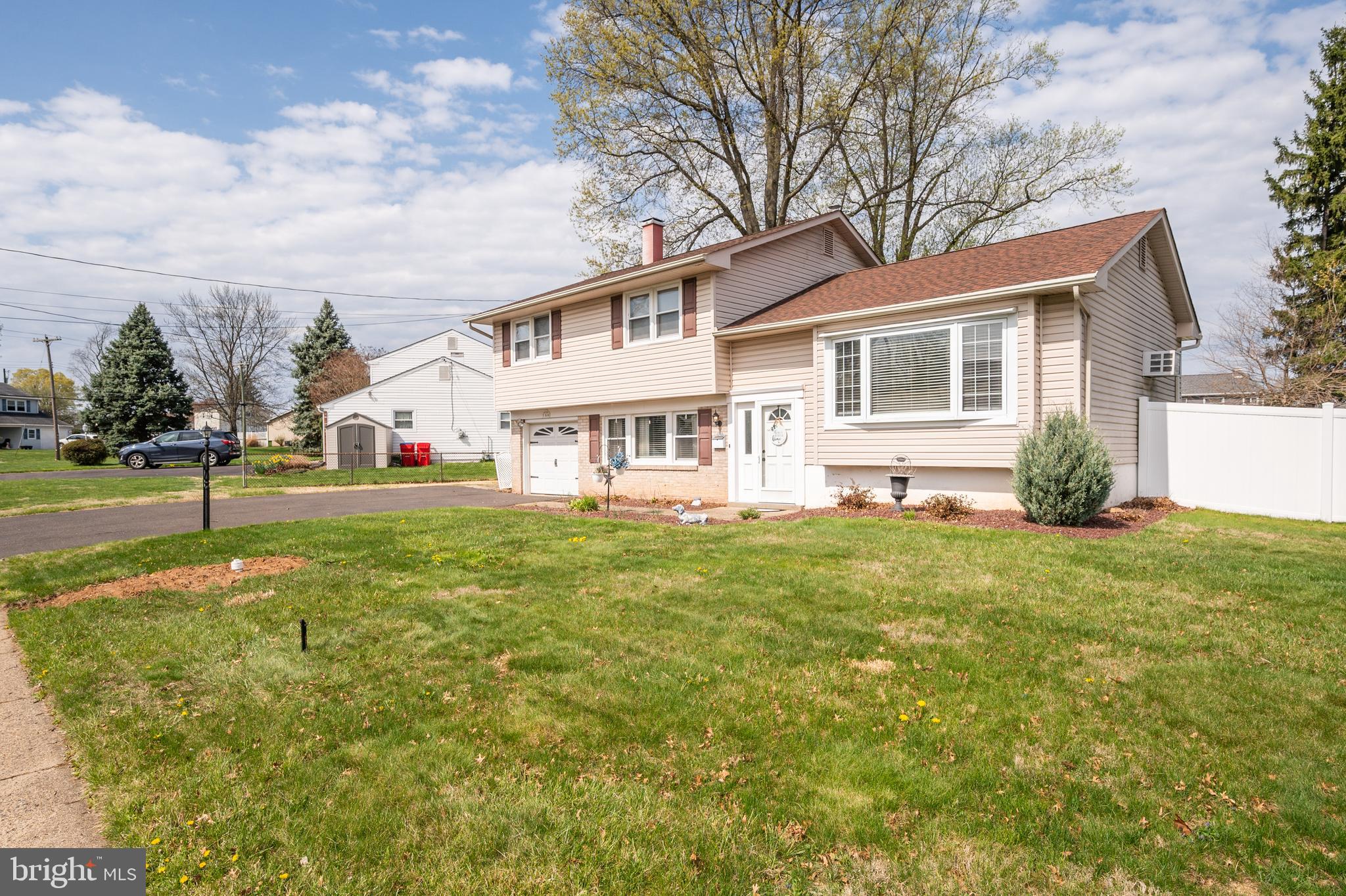 738 Longstreth Road Warminster, PA 18974 - Photo 3 of 30