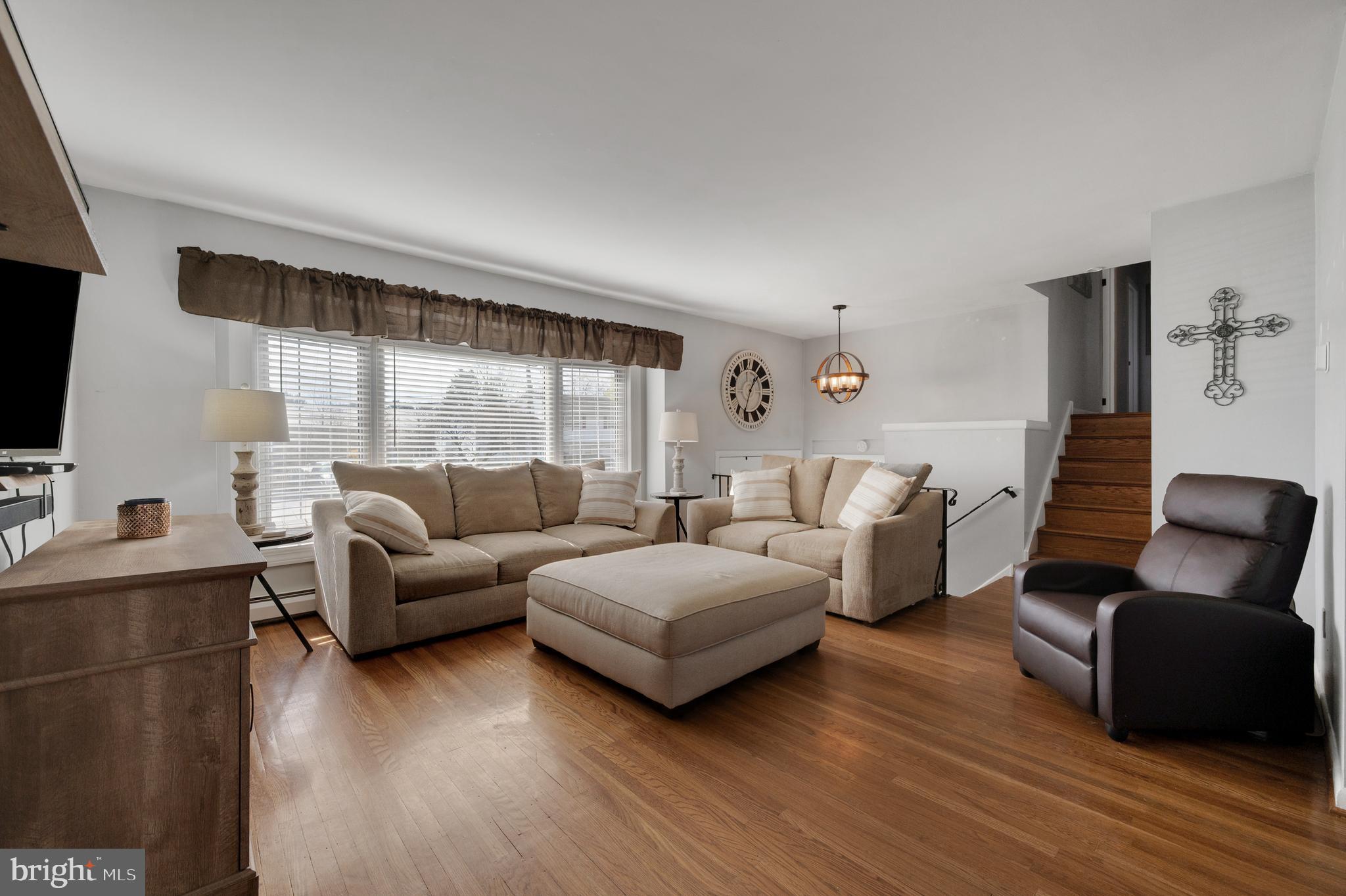 738 Longstreth Road Warminster, PA 18974 - Photo 6 of 30