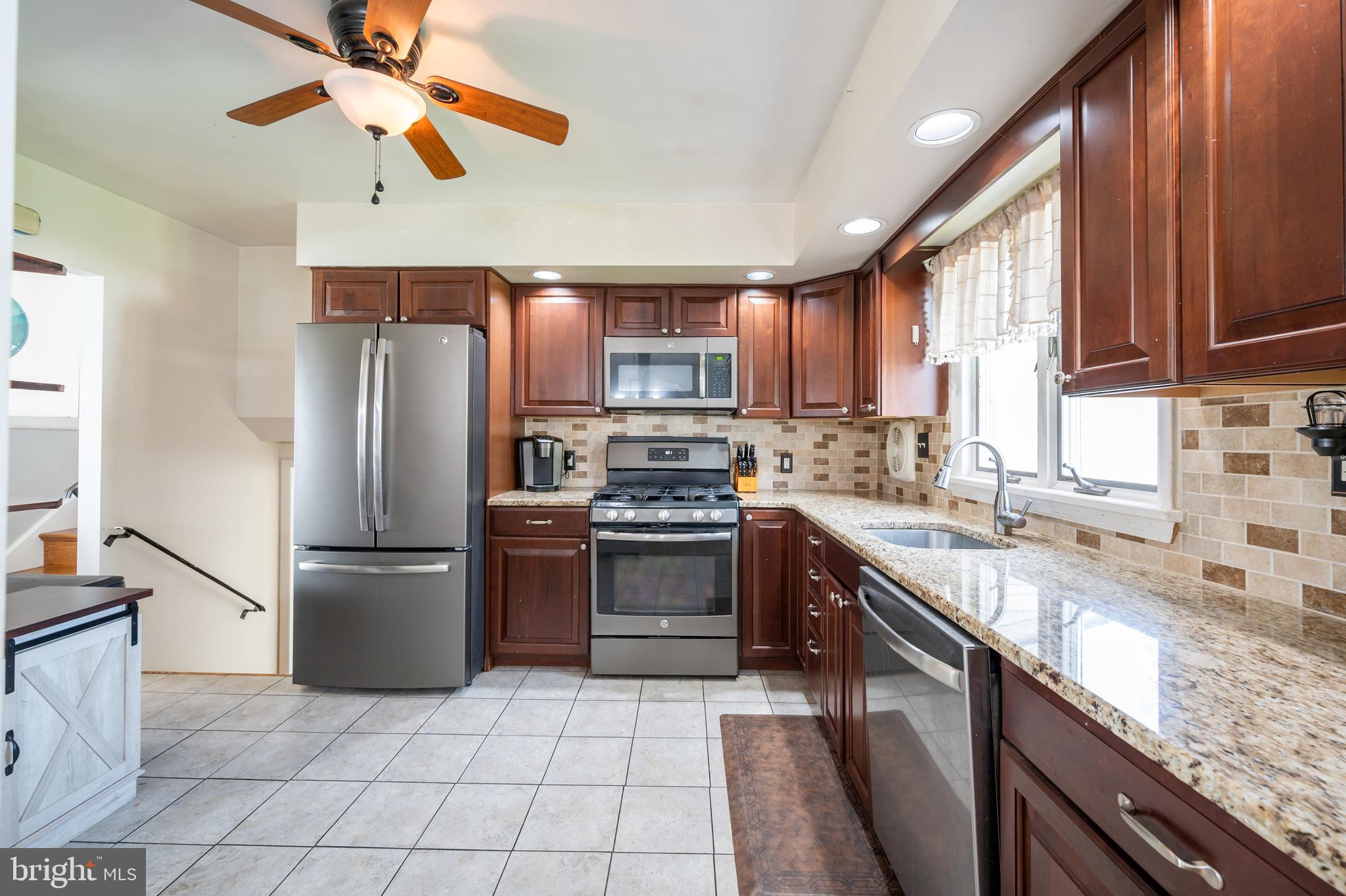 738 Longstreth Road Warminster, PA 18974 - Photo 9 of 30