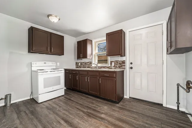 $151,998 | 5993 John Daly Street, Taylor, MI 48180