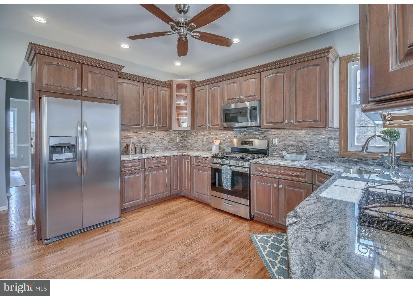 109 Springvalley Way Aston, PA 19014 - Photo 4 of 12 Kitchen