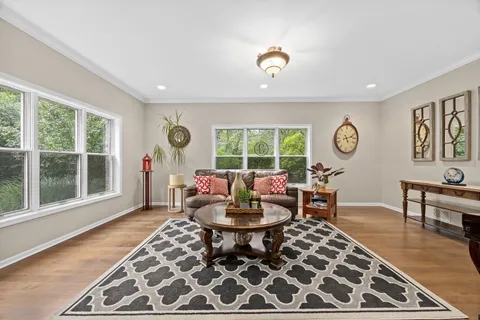 5454 Lee Avenue, Downers Grove, IL 60515