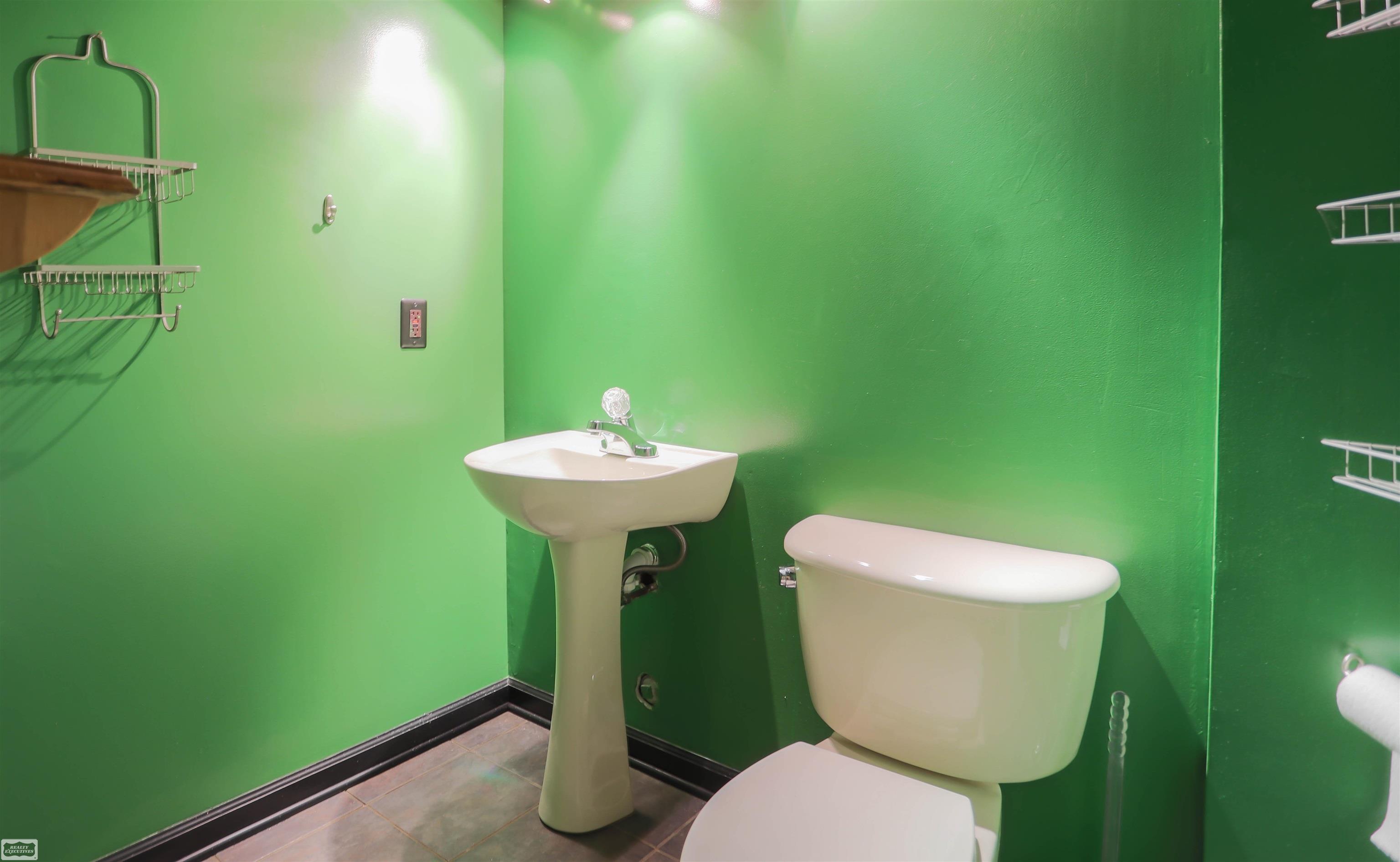 3045 Emmons Avenue Rochester, MI 48307 - Photo 26 of 41 50156055-49149b89-30fe-4a0c-9dcf-cdac984d78f3.JPG