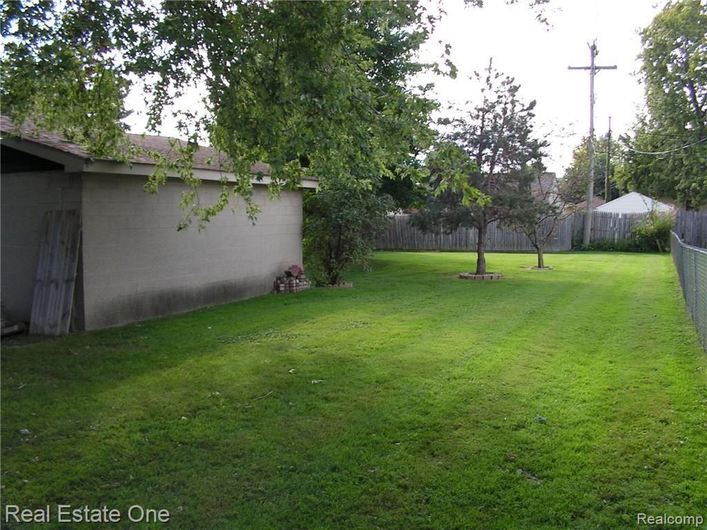 16939 Stephens Road Eastpointe, MI 48021 - Photo 12 of 15 PICT0011.JPG