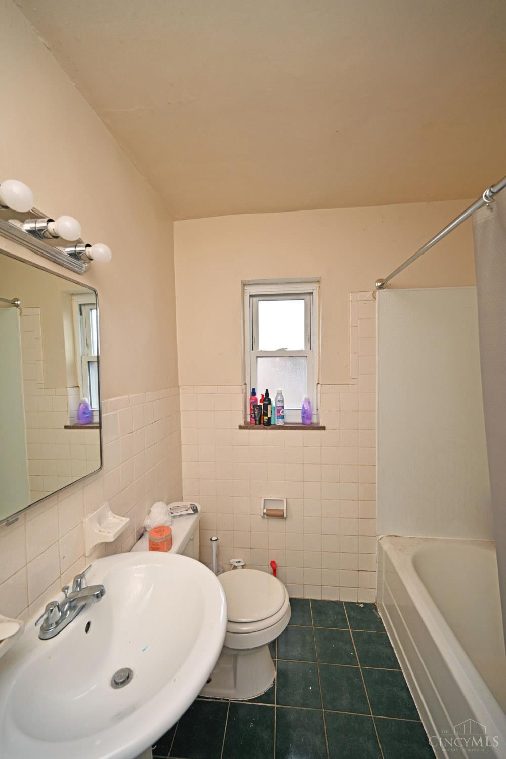 2226 Langdon Farm Road Cincinnati, OH 45237 - Photo 9 of 13