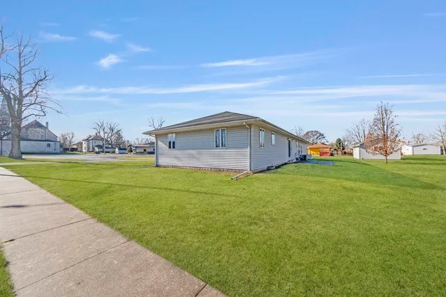 a view of a house with a yard