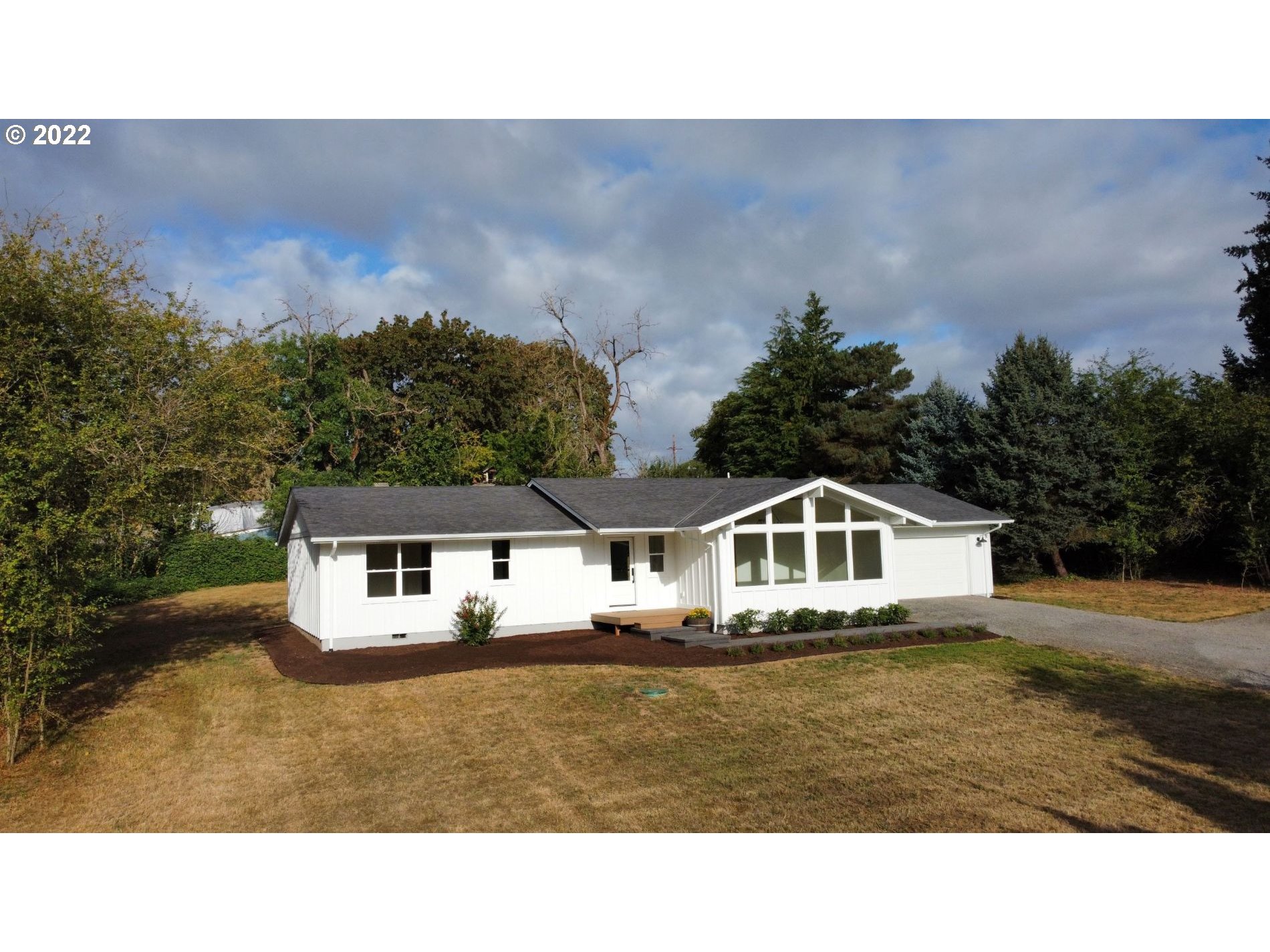 21600 Northeast Sunnycrest Road Newberg, OR 97132 - Photo 4 of 22 Gallery Image 4