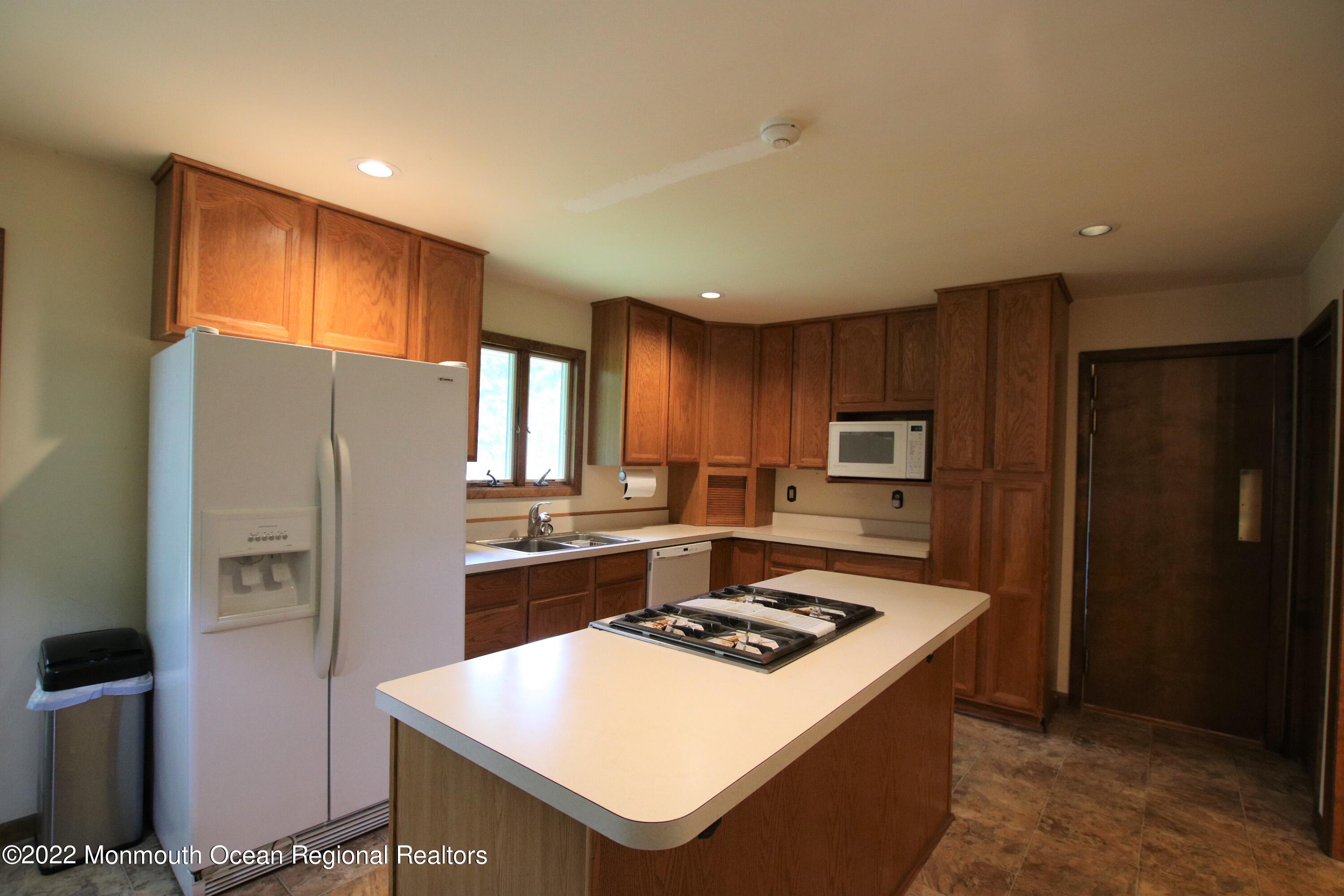450 Everett Road Lincroft, NJ 07738 - Photo 8 of 28 Eat-in-Kitchen - View 2