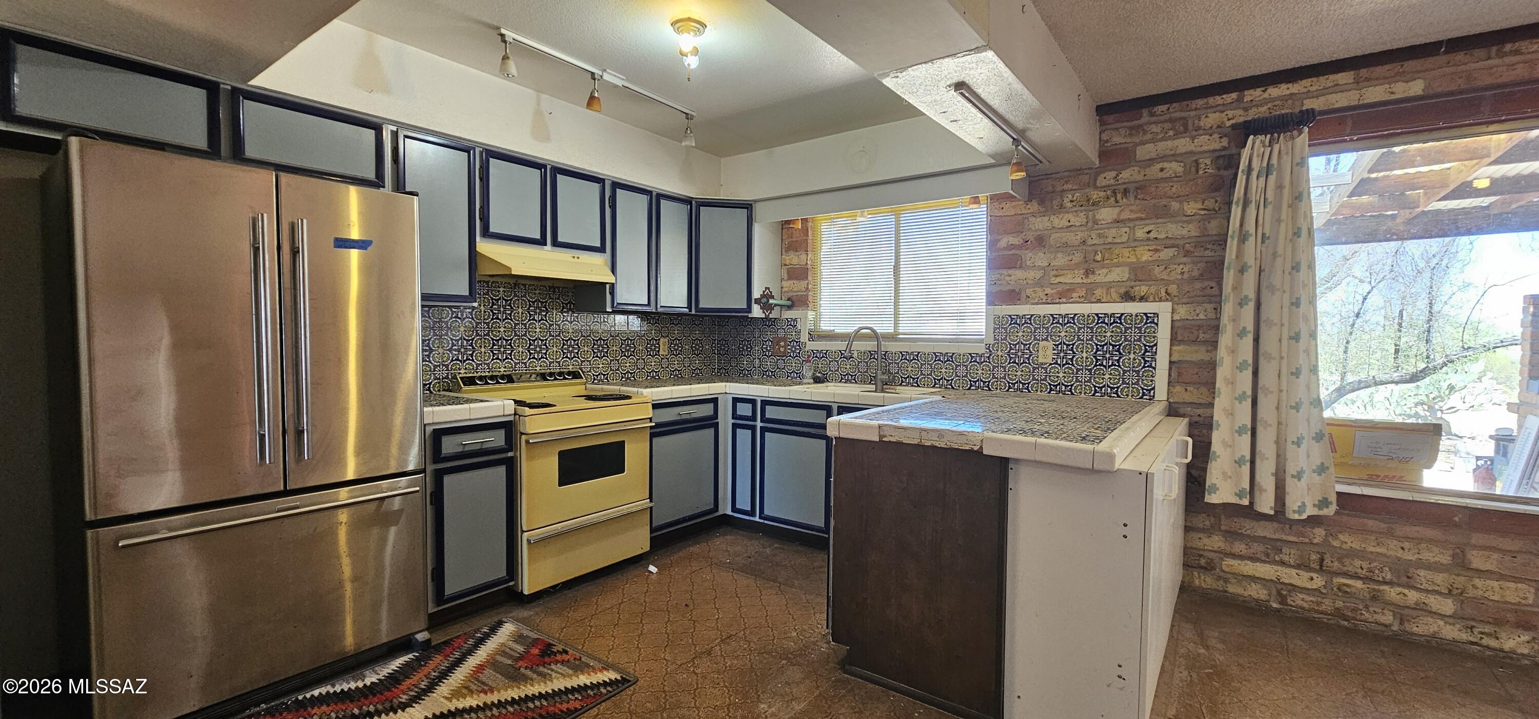 4441 North Sanders Road Tucson, AZ 85743 - Photo 9 of 40 Kitchen-angle3