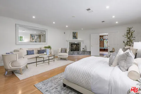 a very nice looking room with a chandelier