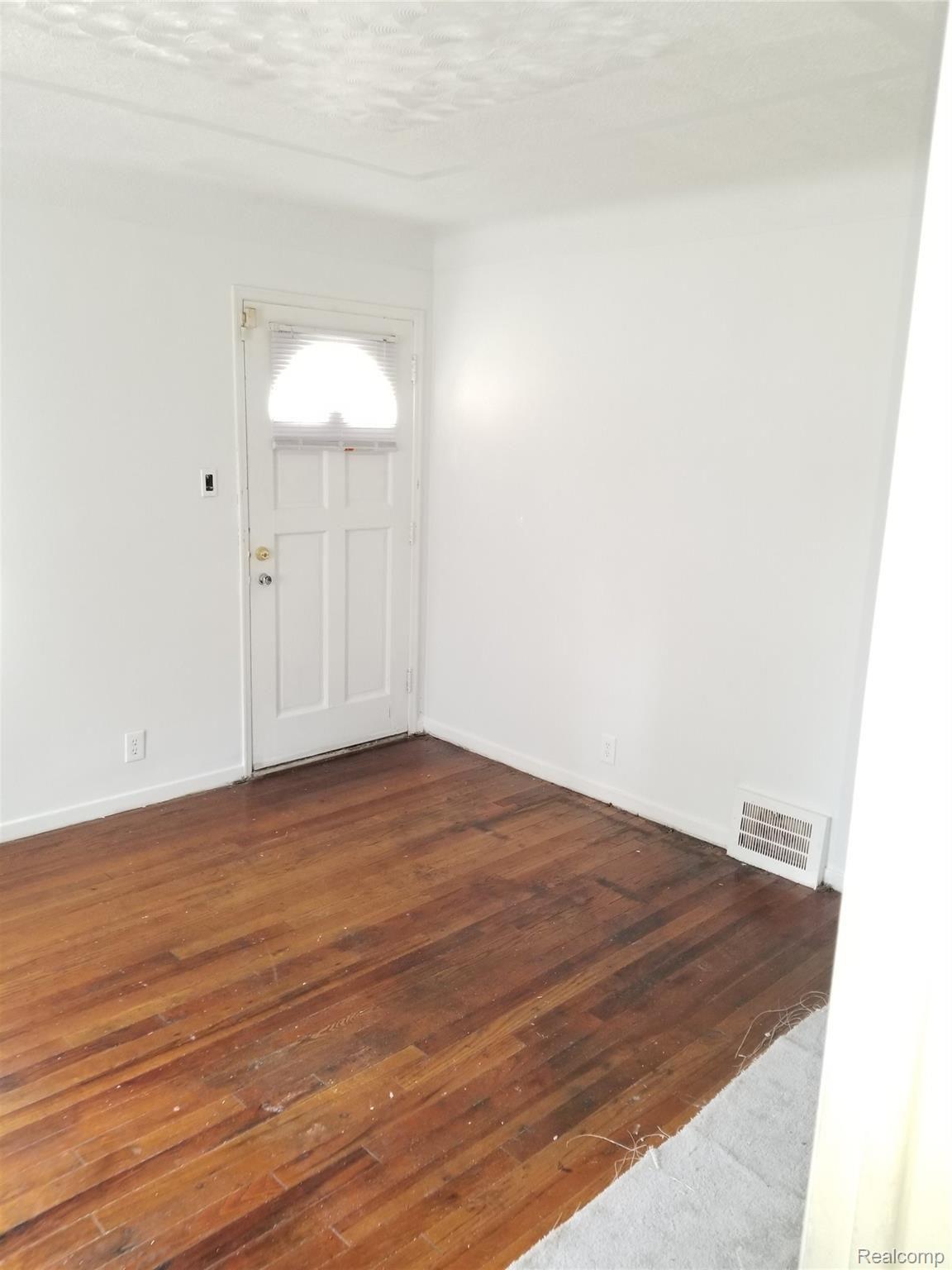19639 Moross Road Detroit, MI 48224 - Photo 6 of 18 20191105_124531.jpg