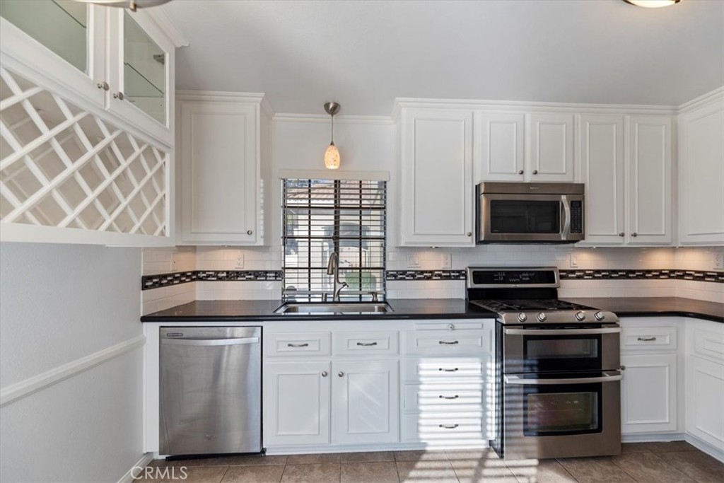 11259 Drake Street Rancho Cucamonga, CA 91701 - Photo 13 of 37 Kitchen