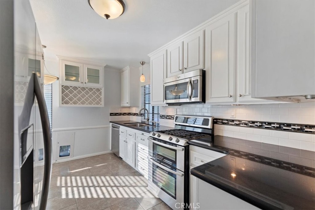 11259 Drake Street Rancho Cucamonga, CA 91701 - Photo 14 of 37 Kitchen