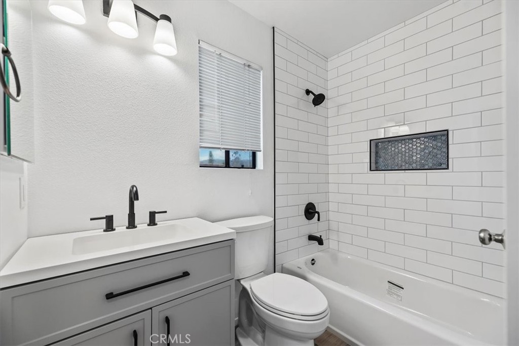 11259 Drake Street Rancho Cucamonga, CA 91701 - Photo 29 of 37 Upstairs Hall Bathroom