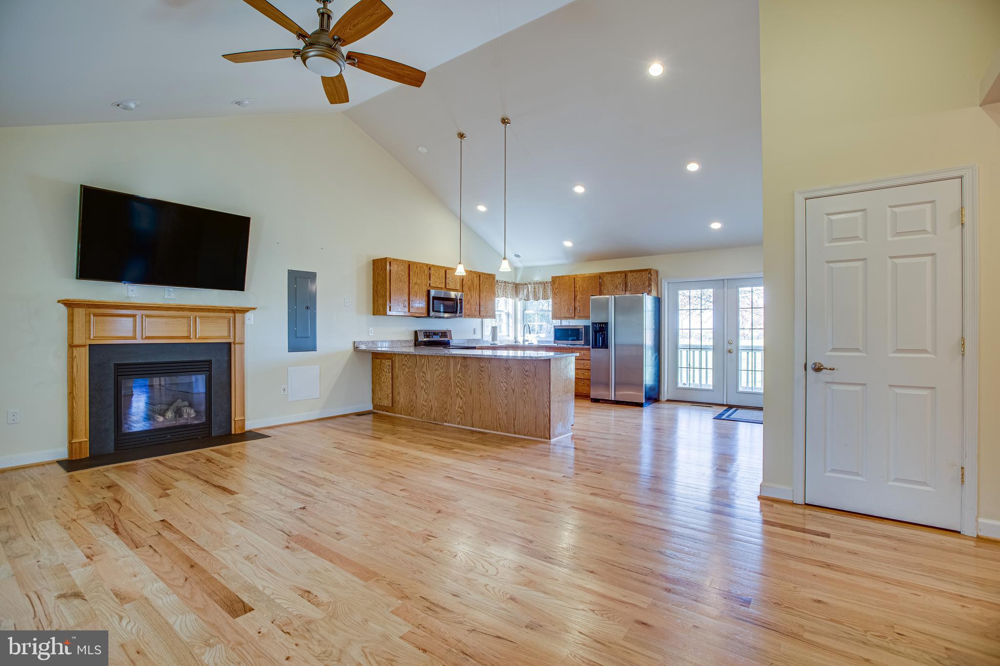 19249 York Road Stevensburg, VA 22741 - Photo 6 of 26 Living Room